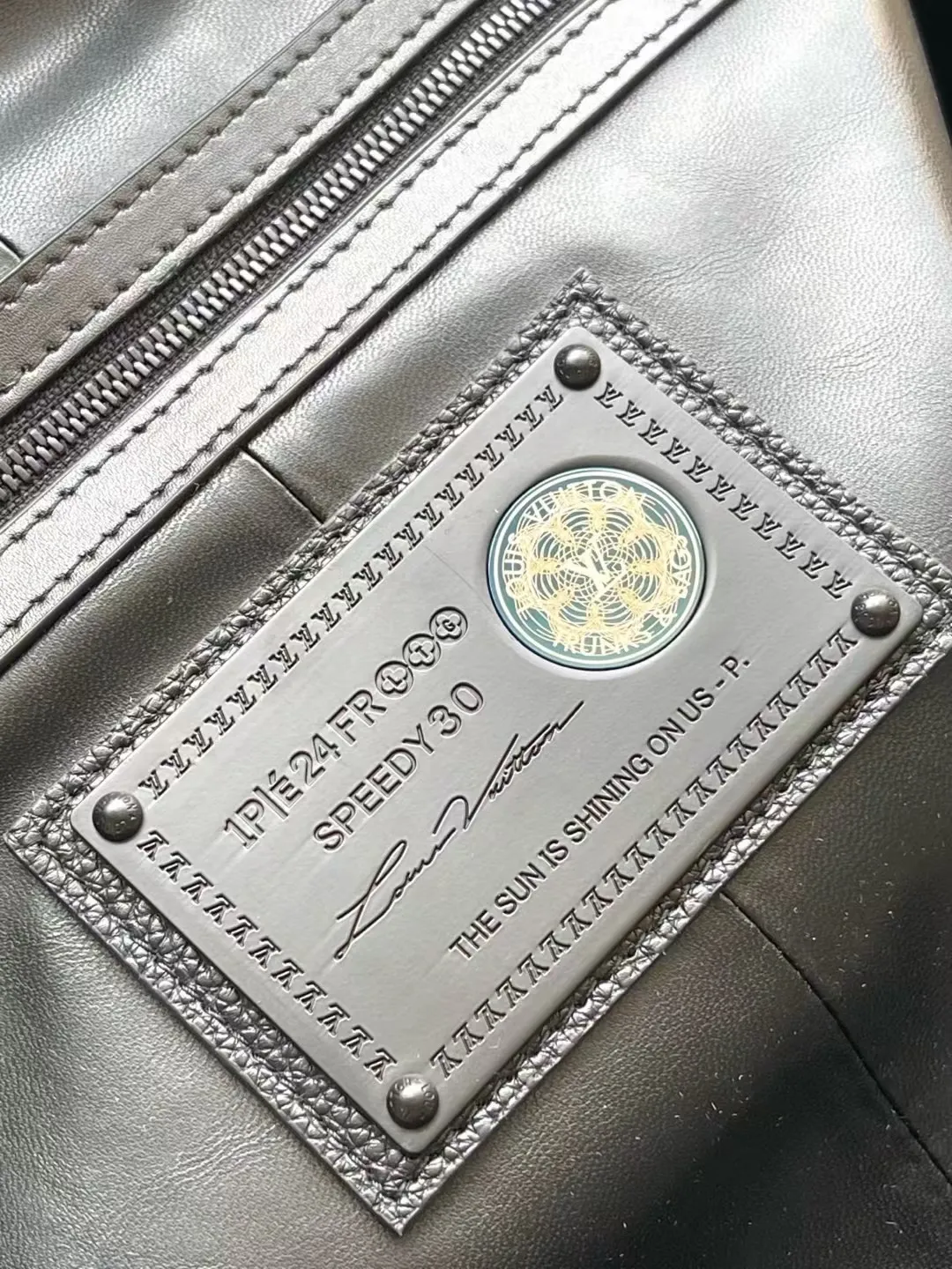 💰1940 (top layer leather) top original order M14022 Speedy P18 Bandouliere 50 handbag is a spacious and luxurious handbag, made of exceptionally soft cow leather and decorated with classic Monogram print, showing a luxurious texture. As one of Louis Vuitton's iconic travel bags, the Speedy 50 handbag has been crafted by Pharrell Williams. The lion pattern is cleverly integrated into the handle fastener, and the Yingze logo plate is inlaid on the inside. Dimensions: 50 × 32 × 29 cm