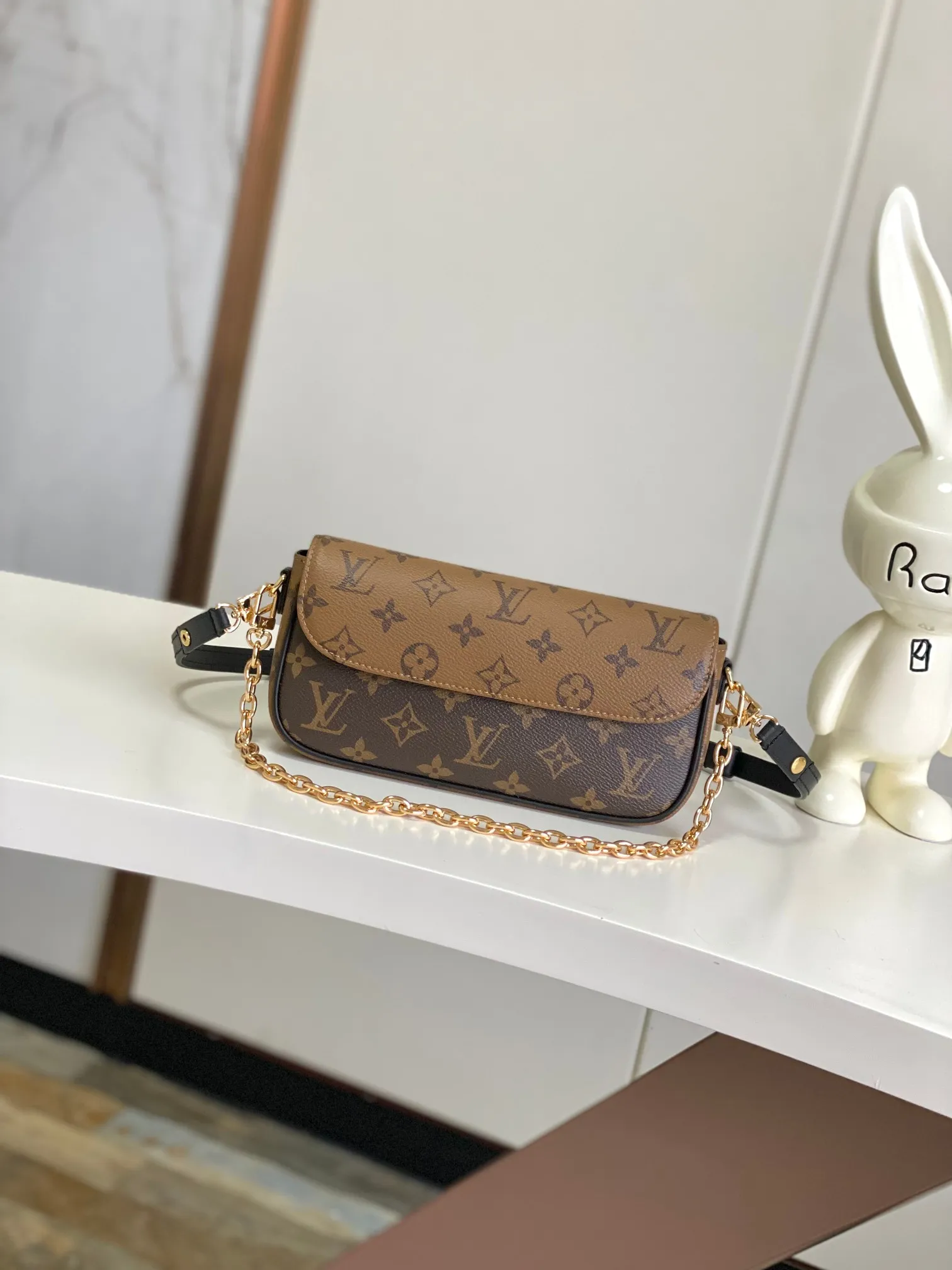 💰640 Top Original Single Dynamic Chip Version] M26587 Yellow Flower M81911 Wallet On Chain Ivy handbag is made of Monogram canvas, inspired by the Sac Recoleta handbag of the 2000s. The card compartment and zippered inner pocket can accommodate daily needs, and the chain and adjustable leather shoulder strap are detachable, allowing for long and short shoulder and cross-body wear options. Dimensions: 23.5 x 12 x 4.3 cm