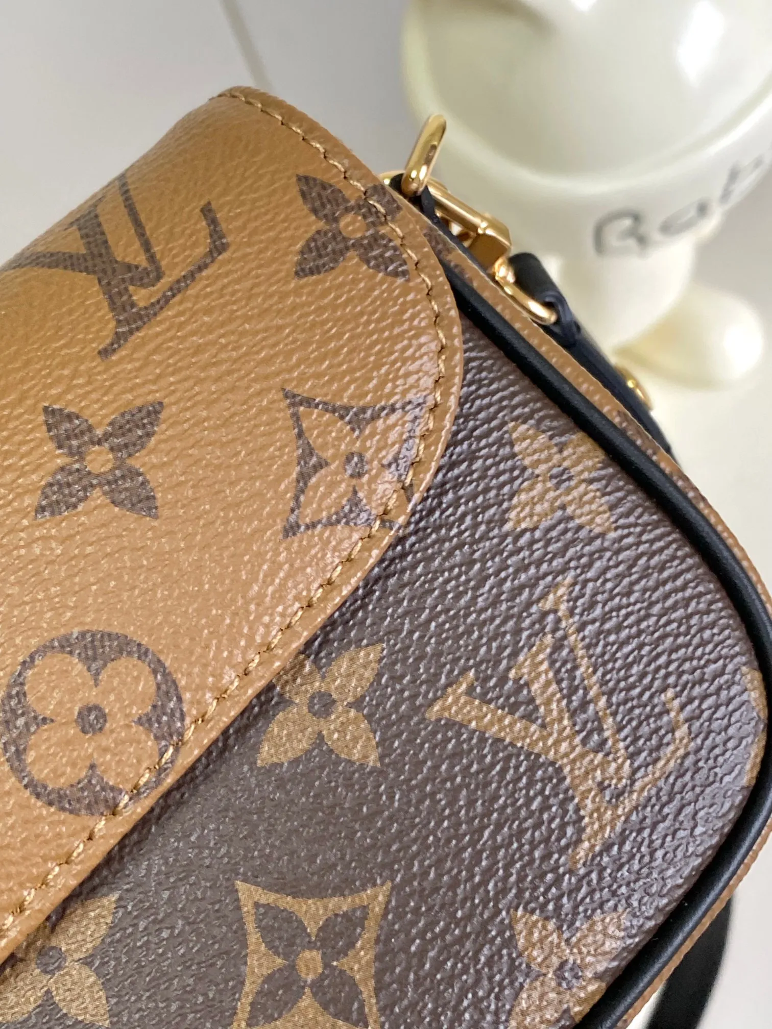 💰640 Top Original Single Dynamic Chip Version] M26587 Yellow Flower M81911 Wallet On Chain Ivy handbag is made of Monogram canvas, inspired by the Sac Recoleta handbag of the 2000s. The card compartment and zippered inner pocket can accommodate daily needs, and the chain and adjustable leather shoulder strap are detachable, allowing for long and short shoulder and cross-body wear options. Dimensions: 23.5 x 12 x 4.3 cm