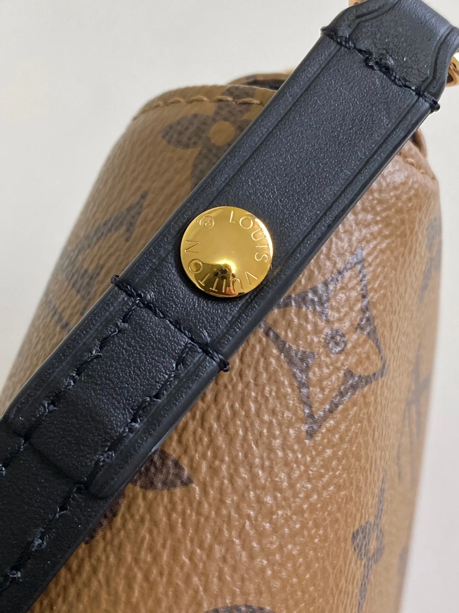 💰640 Top Original Single Dynamic Chip Version] M26587 Yellow Flower M81911 Wallet On Chain Ivy handbag is made of Monogram canvas, inspired by the Sac Recoleta handbag of the 2000s. The card compartment and zippered inner pocket can accommodate daily needs, and the chain and adjustable leather shoulder strap are detachable, allowing for long and short shoulder and cross-body wear options. Dimensions: 23.5 x 12 x 4.3 cm