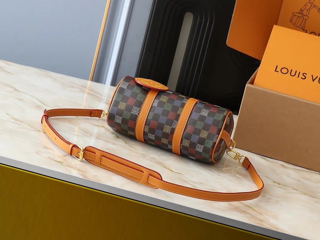 💰240💰Upgraded original M00148 color gradient check M13866 foggy lake color men's bag pillow bag speedy HR series This Keepall 25 handbag is made of Monogram Eclipse Reverse canvas, showing an elegant reinterpretation of Louis Vuitton's classic pattern. Reinforced straps and leather name tags are signature elements of the Keepall collection, while a zipper closure keeps personal items safe and secure. Dimensions 25.0 x 15.0 x 11.0cm (length x height x width
