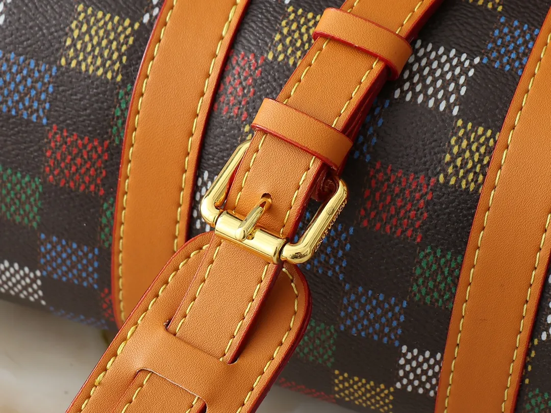 💰240💰Upgraded original M00148 color gradient check M13866 foggy lake color men's bag pillow bag speedy HR series This Keepall 25 handbag is made of Monogram Eclipse Reverse canvas, showing an elegant reinterpretation of Louis Vuitton's classic pattern. Reinforced straps and leather name tags are signature elements of the Keepall collection, while a zipper closure keeps personal items safe and secure. Dimensions 25.0 x 15.0 x 11.0cm (length x height x width