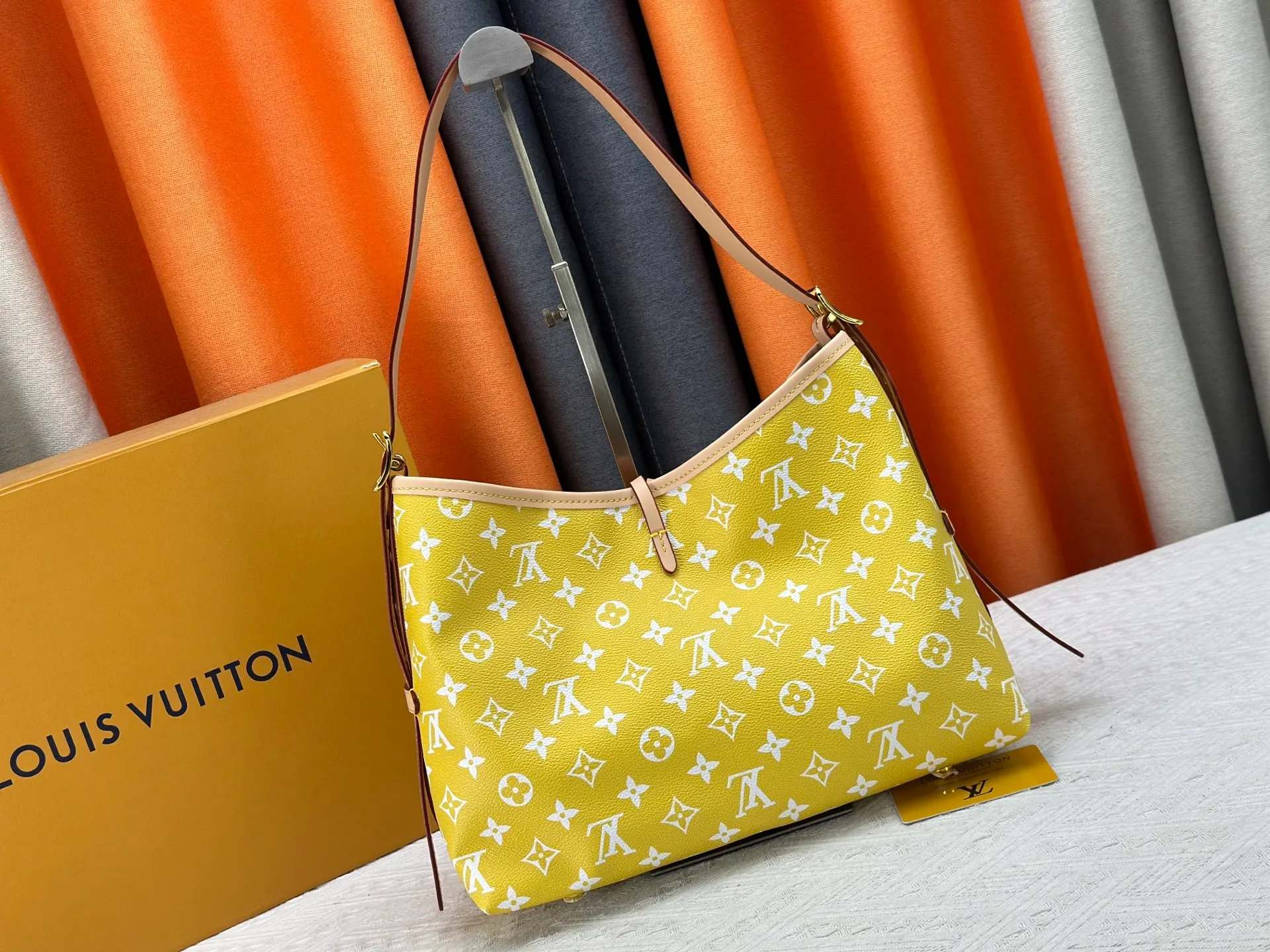 P280 upgraded original M24861 M25143 M46203 M46197 Colorful, legendary CarryAll medium handbag, with Monogram canvas and leather trimming to create a body-fitting design. There's a zipped pocket inside the ample space, and a detachable zipped clutch adds a functional element, with a buckle-adjustable handle. Small size: 29 x 24 x 12 cm,