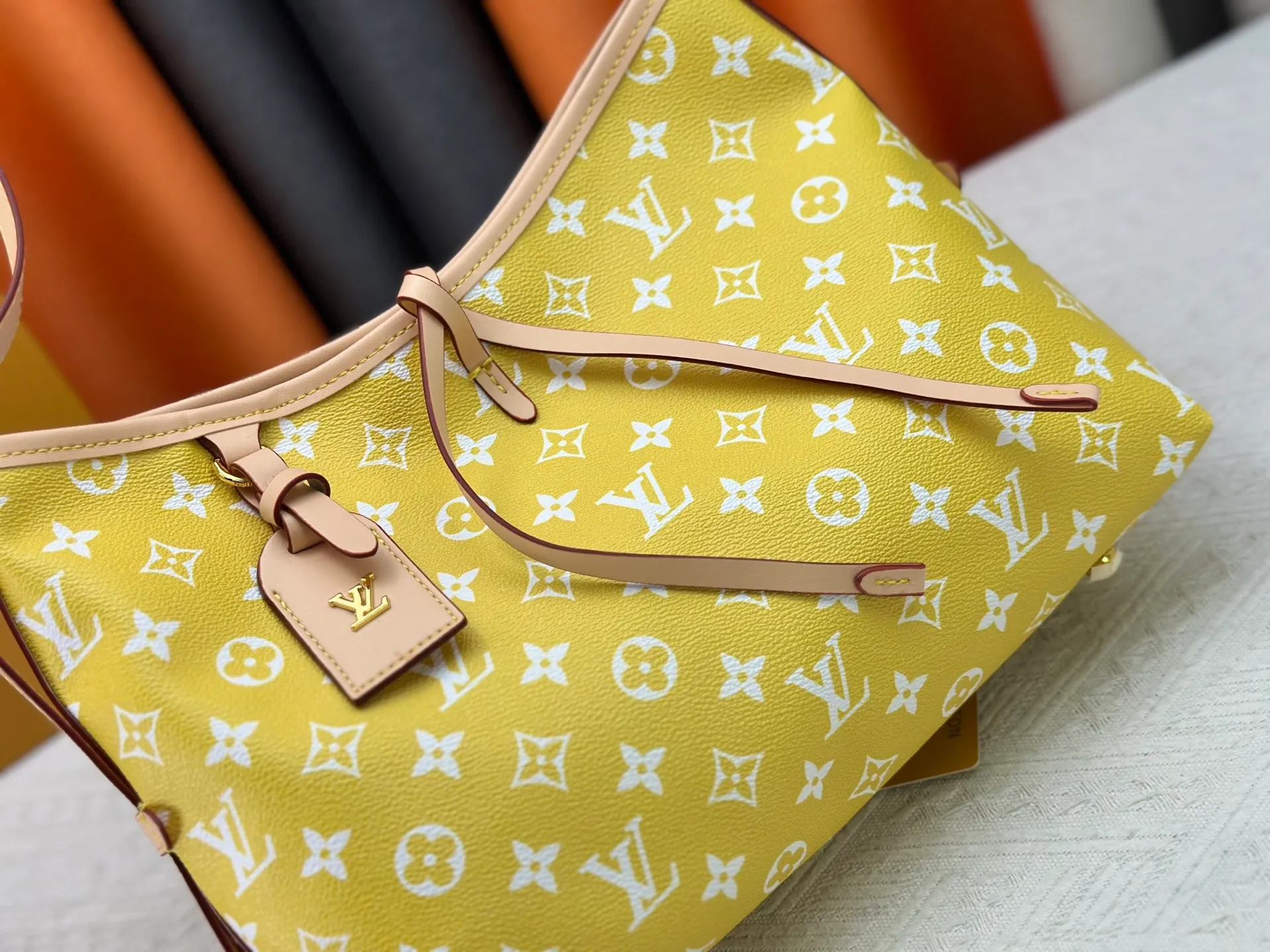 P280 upgraded original M24861 M25143 M46203 M46197 Colorful, legendary CarryAll medium handbag, with Monogram canvas and leather trimming to create a body-fitting design. There's a zipped pocket inside the ample space, and a detachable zipped clutch adds a functional element, with a buckle-adjustable handle. Small size: 29 x 24 x 12 cm,