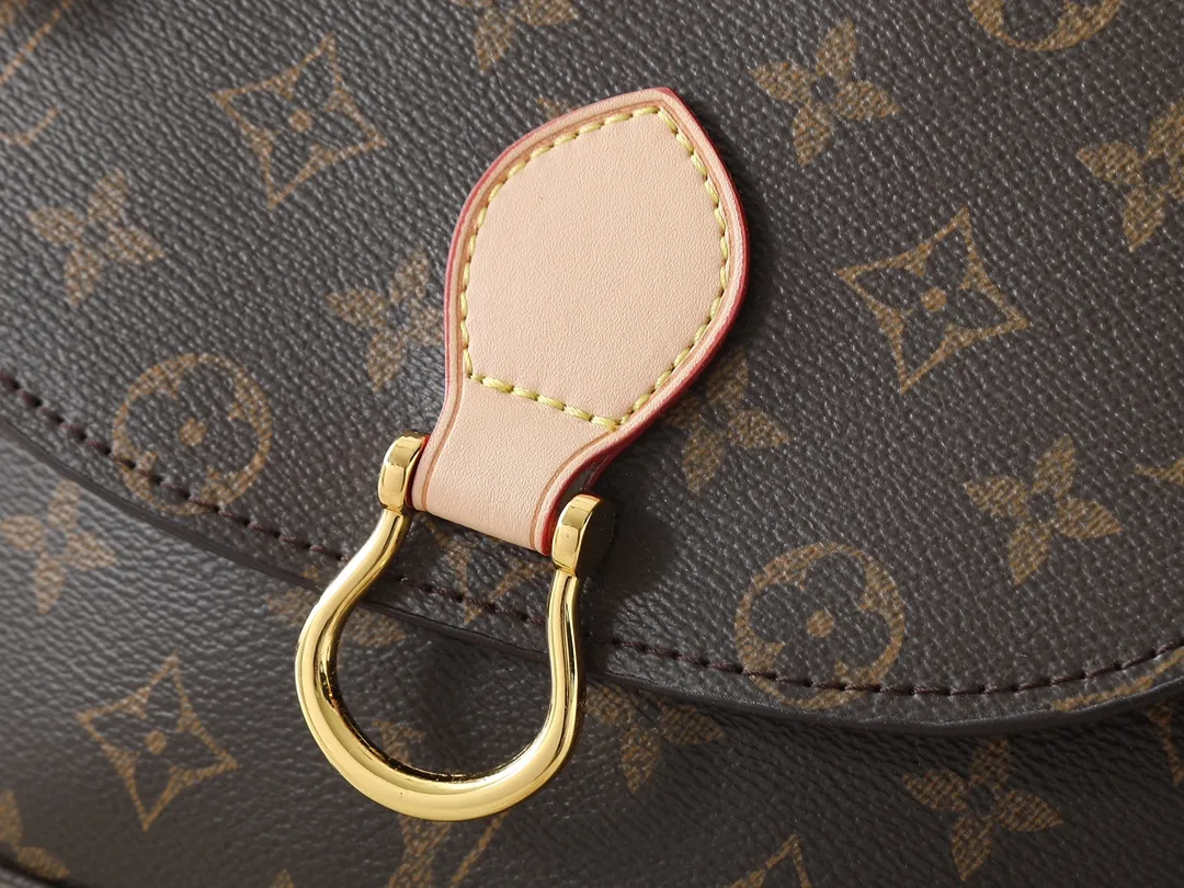 💰Large 130. Small 240💰Upgraded original version M51241 M51242 M51243 Second-hand series saddle bag large Saint The Cloud messenger bag is an ideal companion for daily life, whether for leisure or work. French Monogram canvas fabric - cross-body design with gradient lambskin cute tassels - fashionable studs and leather patches - initials can be hot-stamped on the patch in the middle - create a personalized logo - gold metal accessories - adjustable crossbody strap - magnetic flap closure, size: large 26×21×7, small 19x17x6 cm