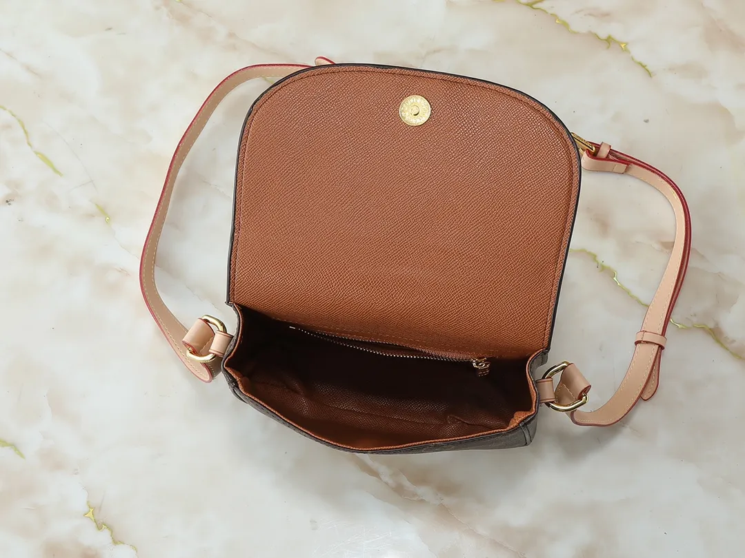 💰Large 130. Small 240💰Upgraded original version M51241 M51242 M51243 Second-hand series saddle bag large Saint The Cloud messenger bag is an ideal companion for daily life, whether for leisure or work. French Monogram canvas fabric - cross-body design with gradient lambskin cute tassels - fashionable studs and leather patches - initials can be hot-stamped on the patch in the middle - create a personalized logo - gold metal accessories - adjustable crossbody strap - magnetic flap closure, size: large 26×21×7, small 19x17x6 cm