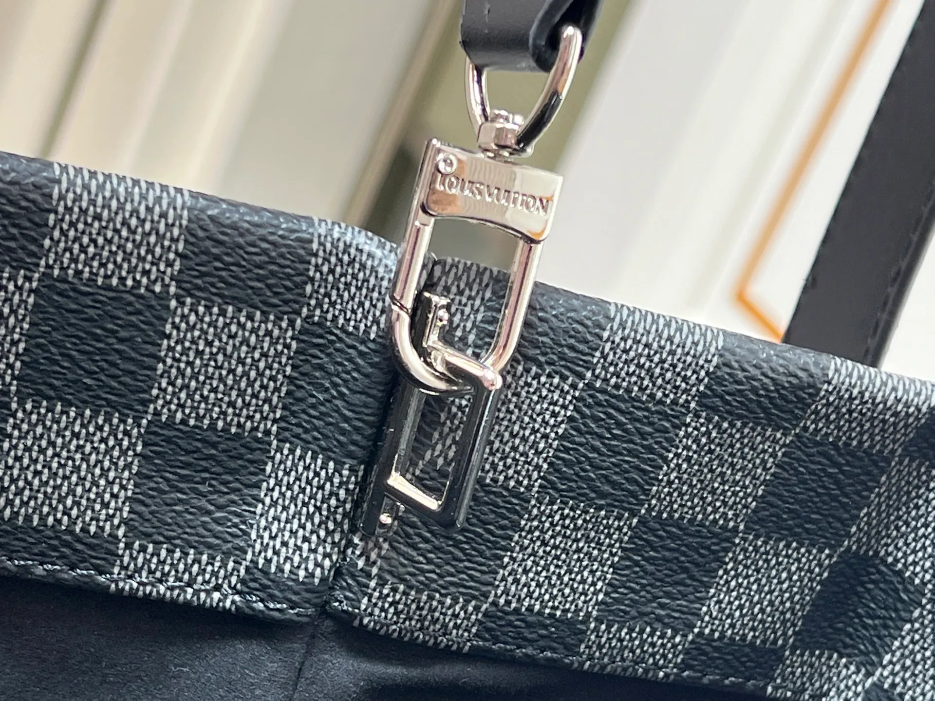 Batch 320💰M24457 Black Check Presbyopia Plaid Purple Grass Green Pink Black Orange Blue Green Gray Presbyopia Plaid Black Crocodile Pattern Orange Crocodile Pattern 13 Colors ✔️ This Shopper medium handbag draws inspiration from Louis Vuitton shopping bags, with the words Louis Vuitton and Maison Fondée En 1854 written on soft cow leather, with top handles and detachable shoulder straps. Dimensions: 42x34x16cm
