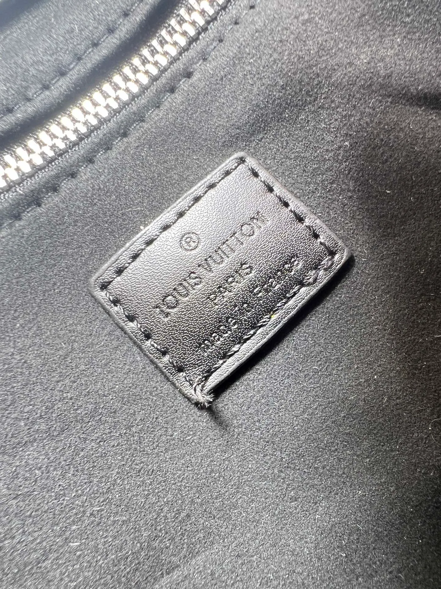 Batch 320💰M24457 Black Check Presbyopia Plaid Purple Grass Green Pink Black Orange Blue Green Gray Presbyopia Plaid Black Crocodile Pattern Orange Crocodile Pattern 13 Colors ✔️ This Shopper medium handbag draws inspiration from Louis Vuitton shopping bags, with the words Louis Vuitton and Maison Fondée En 1854 written on soft cow leather, with top handles and detachable shoulder straps. Dimensions: 42x34x16cm