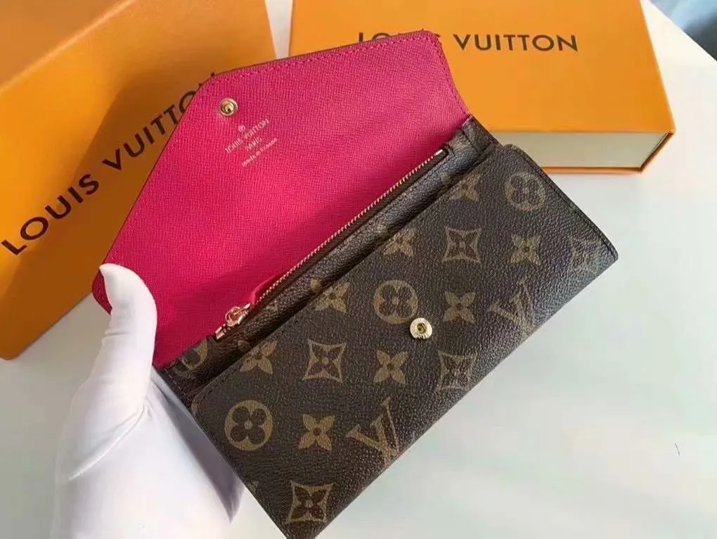 The P110Josephine Wallet is inspired by Louis Vuitton's first wallet. It is made of soft Monogram canvas and lined with brightly colored lining, giving the brand's classic design a unique and stylish beauty. The long, flat shape makes it easy to slip into any pocket or handbag. Model: M60708 Size: 19/10.