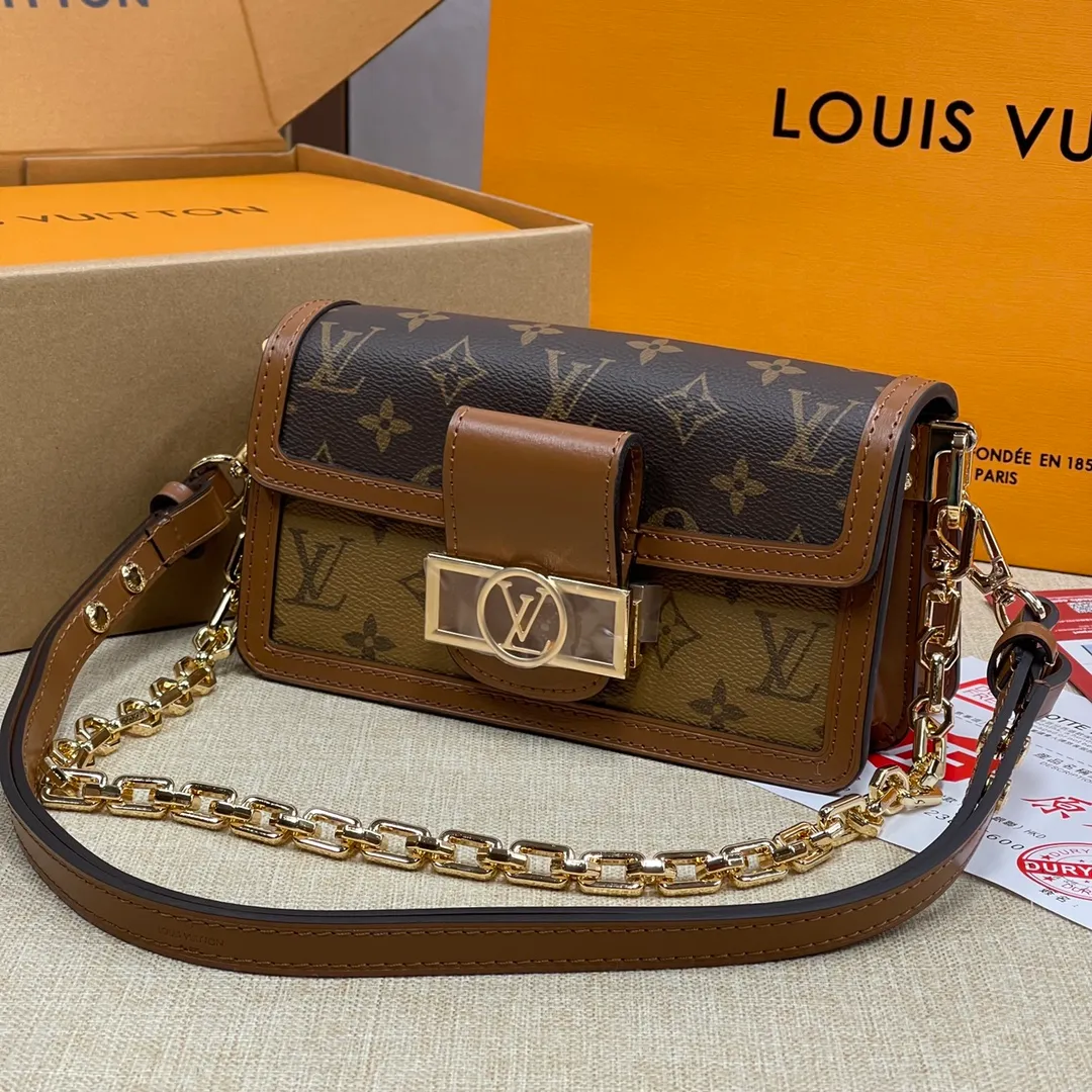 [Upgraded version] P560💰Upgraded version comes with a full set of packaging❣️Lv24c latest version of Daphne mini size M46757 with chain➕shoulder strap This version has high quality details and is fully upgraded! ! ! The upper body is so fried! It’s retro, small and cute, and can be carried in many ways. I’m so happy💝Size 21*12.5
