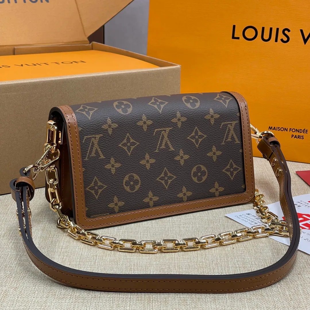 [Upgraded version] P560💰Upgraded version comes with a full set of packaging❣️Lv24c latest version of Daphne mini size M46757 with chain➕shoulder strap This version has high quality details and is fully upgraded! ! ! The upper body is so fried! It’s retro, small and cute, and can be carried in many ways. I’m so happy💝Size 21*12.5