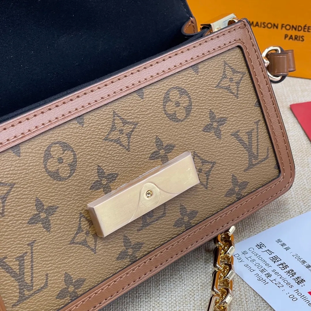 [Upgraded version] P560💰Upgraded version comes with a full set of packaging❣️Lv24c latest version of Daphne mini size M46757 with chain➕shoulder strap This version has high quality details and is fully upgraded! ! ! The upper body is so fried! It’s retro, small and cute, and can be carried in many ways. I’m so happy💝Size 21*12.5