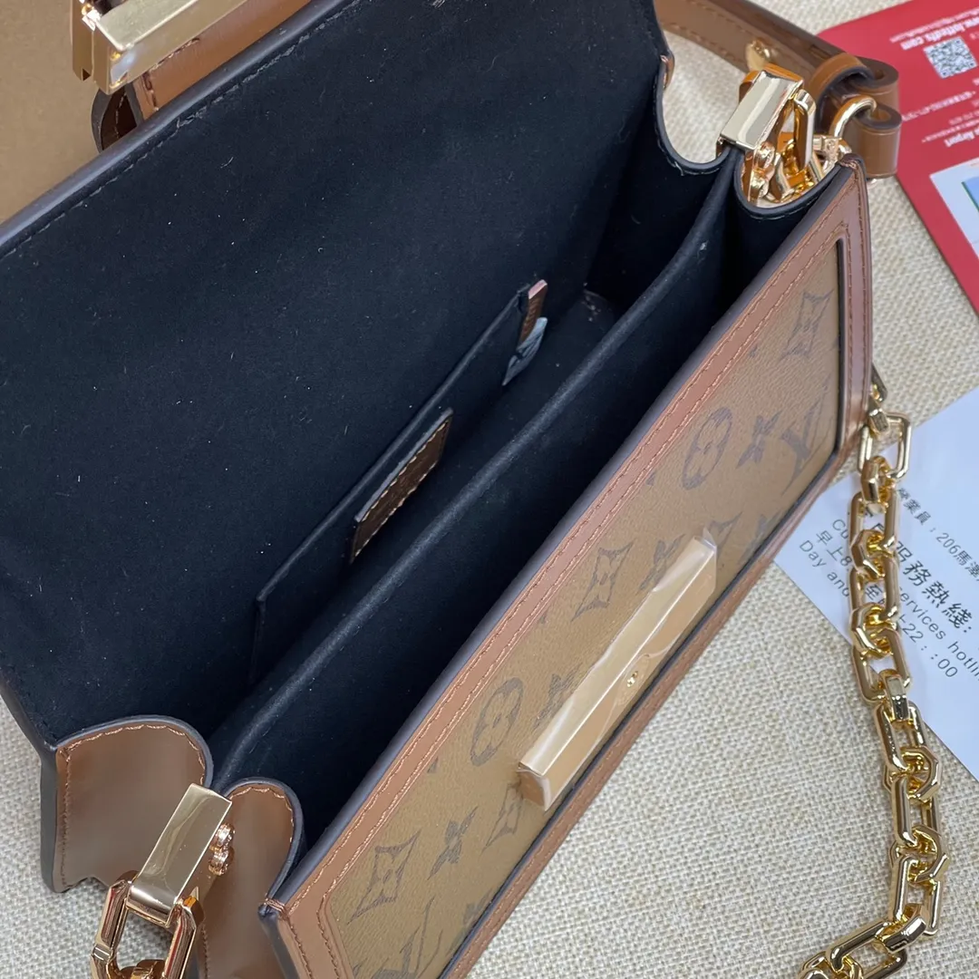 [Upgraded version] P560💰Upgraded version comes with a full set of packaging❣️Lv24c latest version of Daphne mini size M46757 with chain➕shoulder strap This version has high quality details and is fully upgraded! ! ! The upper body is so fried! It’s retro, small and cute, and can be carried in many ways. I’m so happy💝Size 21*12.5