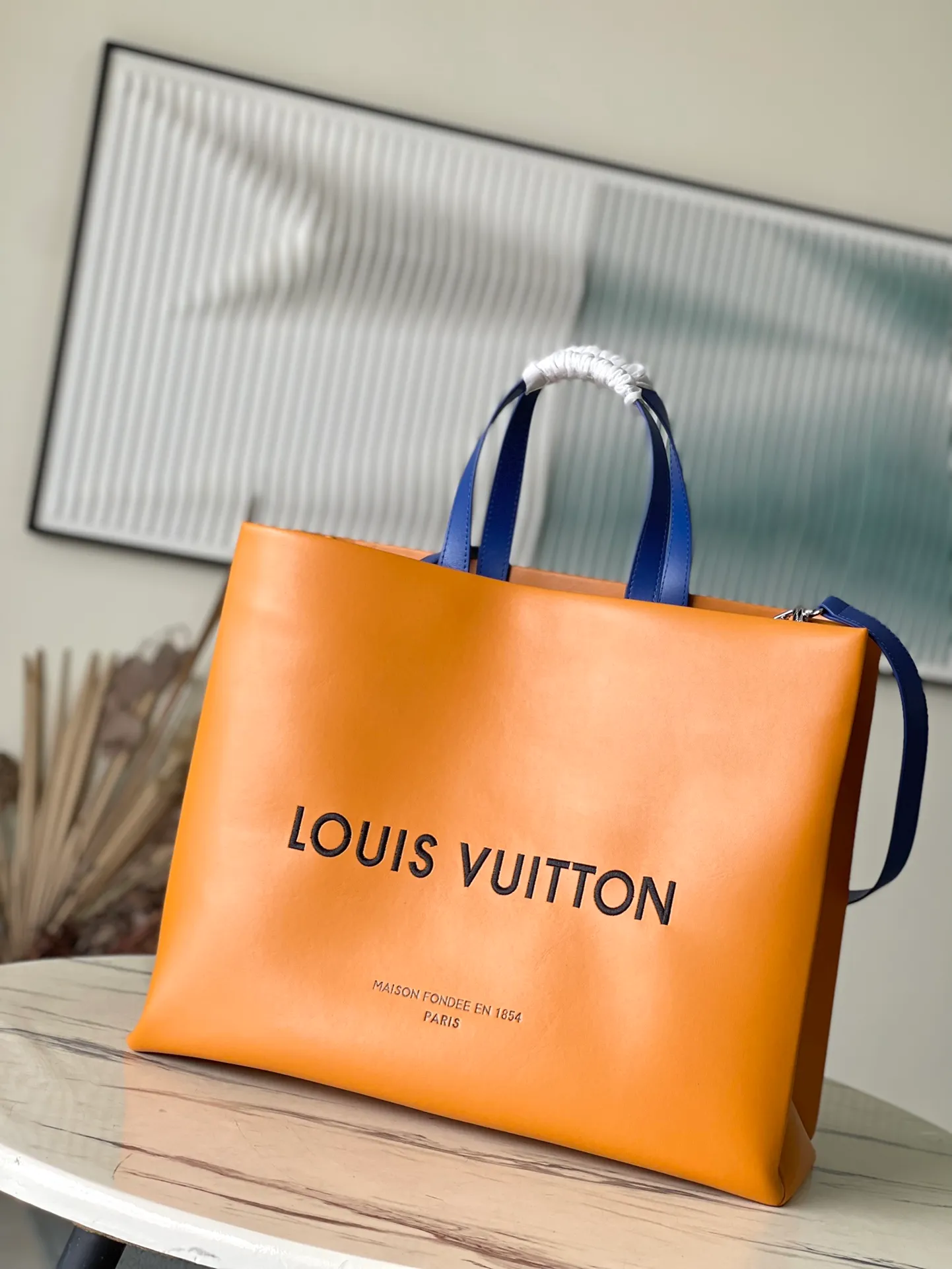 💰1140 (first-grain leather) top original order M24457 This medium-sized Shopper handbag is inspired by the Louis Vuitton shopping bag design. It has the words Louis Vuitton and Maison Fondee En1854 written on soft cow leather, with a top handle and a detachable shoulder strap. Dimensions: 40 × 32 × 16 cm