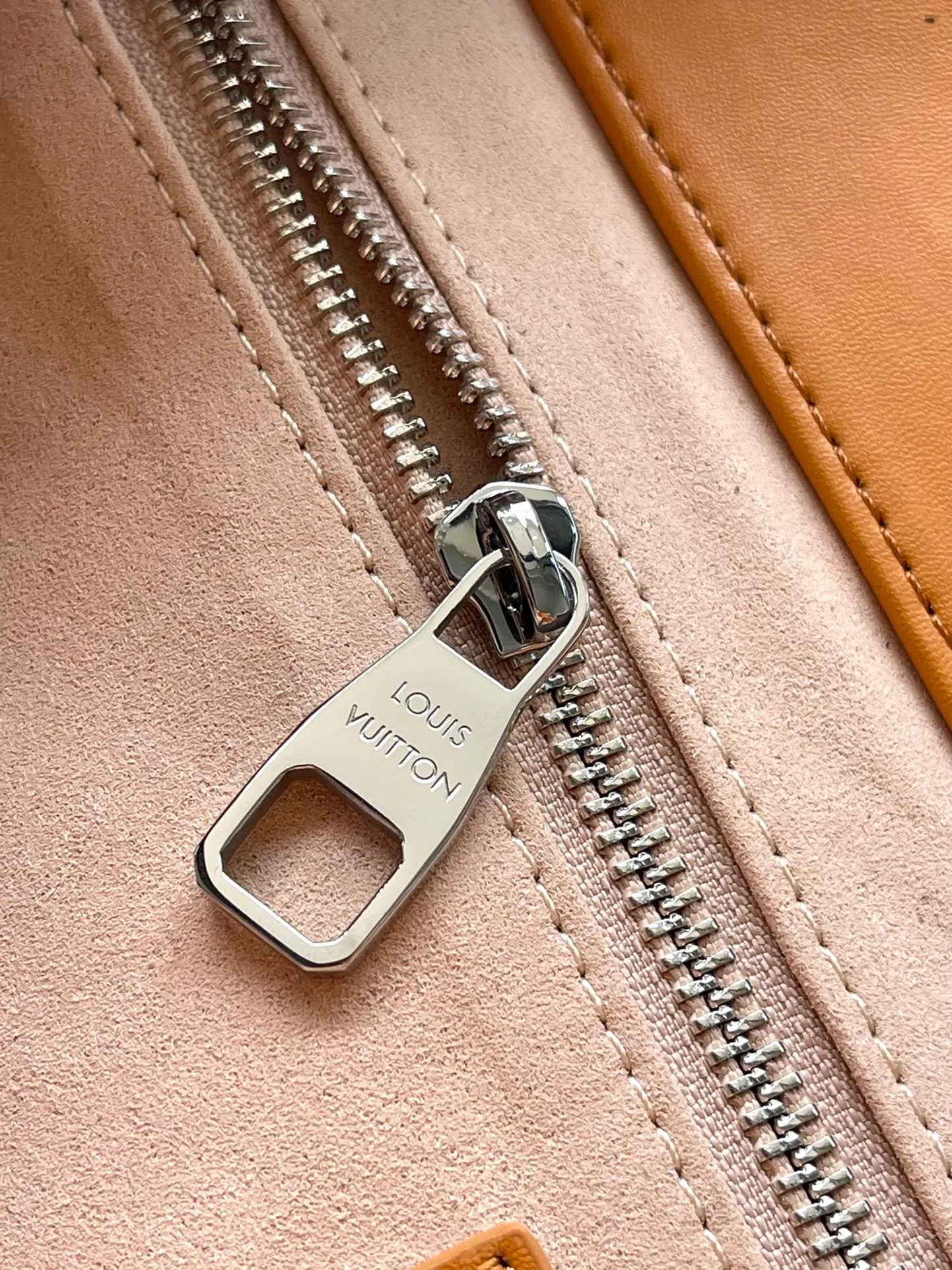 💰1140 (first-grain leather) top original order M24457 This medium-sized Shopper handbag is inspired by the Louis Vuitton shopping bag design. It has the words Louis Vuitton and Maison Fondee En1854 written on soft cow leather, with a top handle and a detachable shoulder strap. Dimensions: 40 × 32 × 16 cm