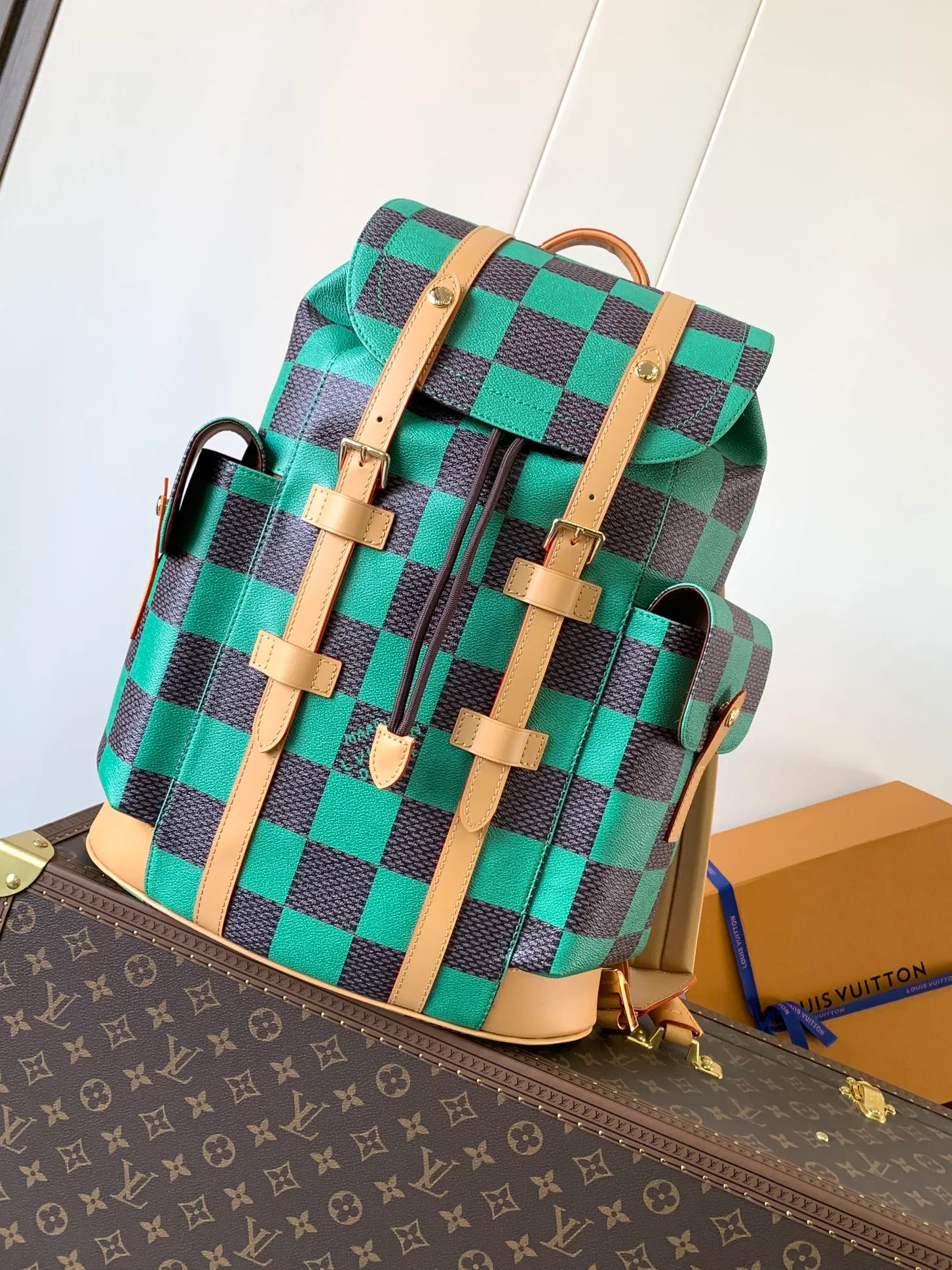 💰1220 Top original order N40564 green grid Top original order Transcoding chip M24996 graffiti multi-function Christopher small backpack uses Monogram canvas to interpret the rugged and simple spirit of a hiking bag. Its unique style is suitable for both work and entertainment, highlighting a high-quality lifestyle. 41 x 47 x 13 cm (length x height x width)