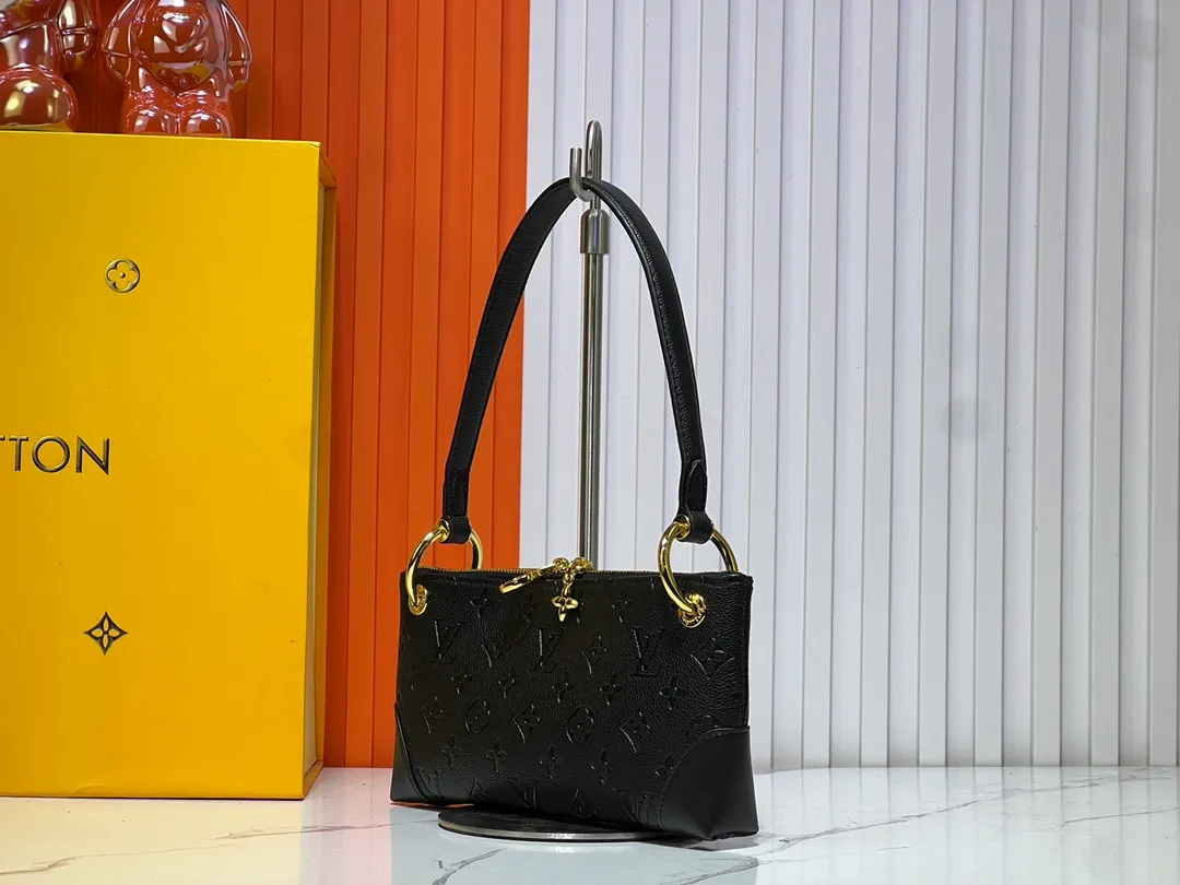Batch 220💰Upgraded original M12174 This Pochette Sèvres belongs to the LV ski collection and is ready to shine in a "shiny" gun metal tone. It's crafted from signature Monogram Empreinte leather with pale gold hardware for an elegant contrast. The double zip closure features two pendants, one depicting an LV ring and the other displaying a crystal-embellished Monogram flower. Think of it as the perfect après-ski bag. Dimensions: 25 x 13 x 5 cm (length x height x width)