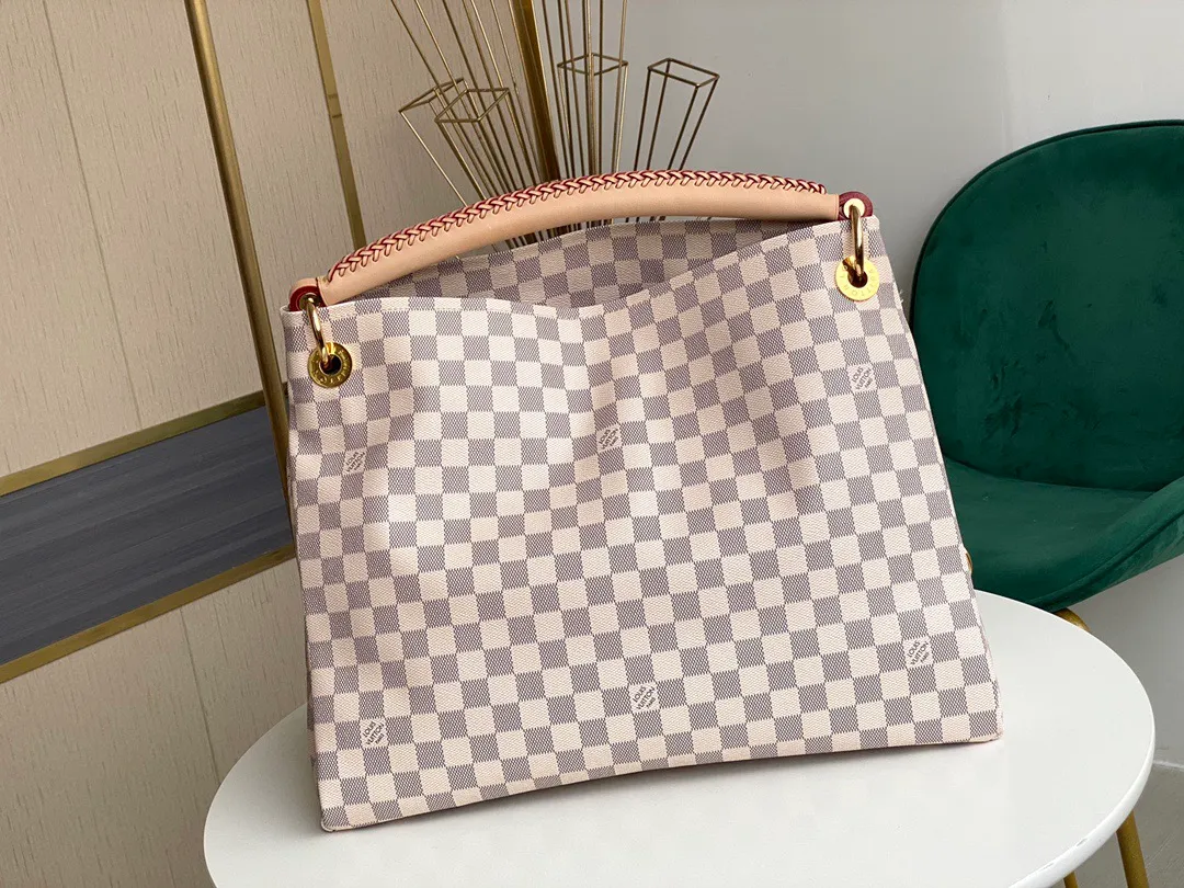 💰880 Top original Artsy medium size N41174 white checkered M40249 presbyopic N40253 white checkered edge M44869 edged presbyopic handbag is made of soft Damier Azur canvas, with a fresh and feminine appearance. Paired with shiny golden brass accessories and fashionable and chic bag decorations, the beautifully handmade leather handle adds a luxurious touch 💠Dimensions 46 x 32 x 24 cm680 (Length x Height x Width)