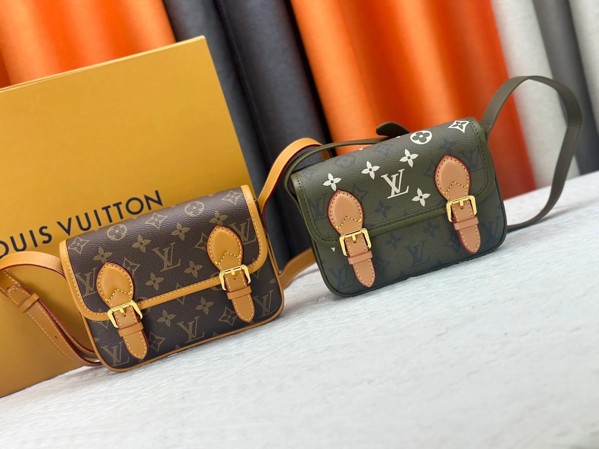P230 Upgraded original M26805 M83298 This Satchel Jh mini handbag is from the Monogram Archive series. It is made of soft Monogram canvas with distressed leather trim and dazzling metal parts. The mini messenger bag is designed to hold daily necessities such as mobile phones and wallets. Adjustable shoulder straps ensure comfort when worn over the shoulder or across the body. Dimensions: 15 x 6 x 19.5 cm. (height x width x length)