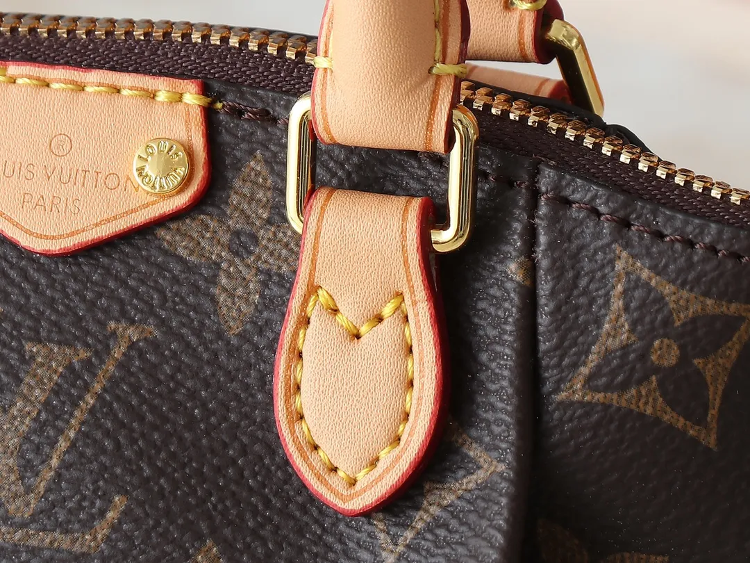 💰180💰Upgraded original M61253 NANO TURENNE The Nano Turenne handbag made of classic Monogram canvas exudes the ultimate femininity and is ideal for carrying your daily necessities. This handbag is the perfect mini version of the original Turenne handbag. It has exquisite stitching and is extremely light. It can easily accommodate your smartphone, credit card and keys. Size 17x 11x 6cm