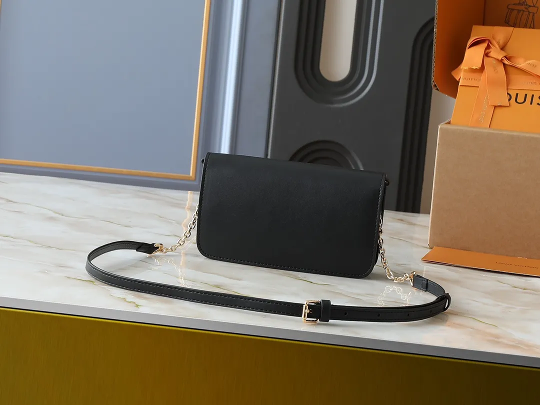 💰240💰Upgraded from the original M14564 M14547 M14581 M14548 This Wallet On Chain handbag is from the Louis Vuitton LV Bloom series. It is cut from cow leather in a fashionable and practical configuration. It's decorated with embellishments inspired by the brand's iconic Monogram pattern. There's plenty of space to store a smartphone, and contrasting metal hardware adds an elegant touch. Dimensions: 20.0 x 11.5 x 4.0 cm (length x height x width)