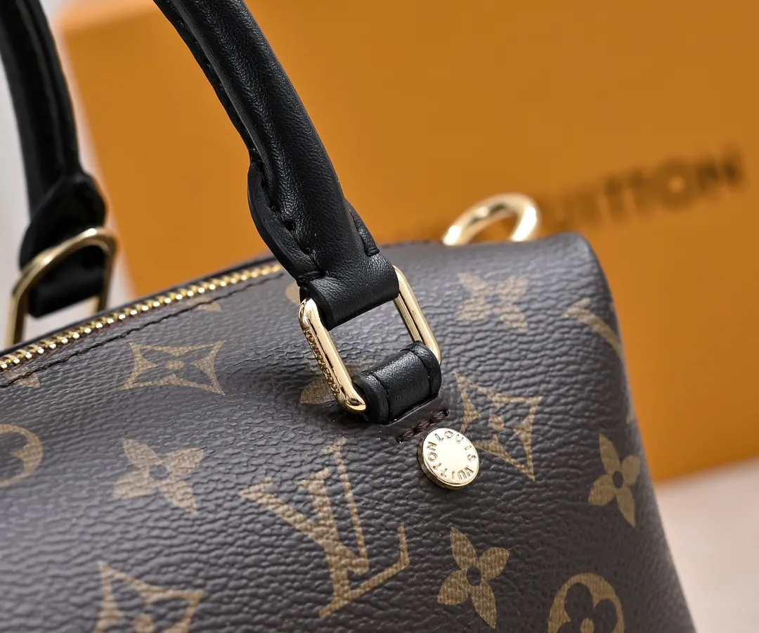 P460 exclusive real shot - upgraded version ‼ ️LV presbyopic leather hand-held crossbody bag, model M68169, with long shoulder strap, 2025 new fashion women's bag shoulder bag presbyopic leather shoulder strap genuine leather handbag, large capacity [strong] size: 28x20x11.5