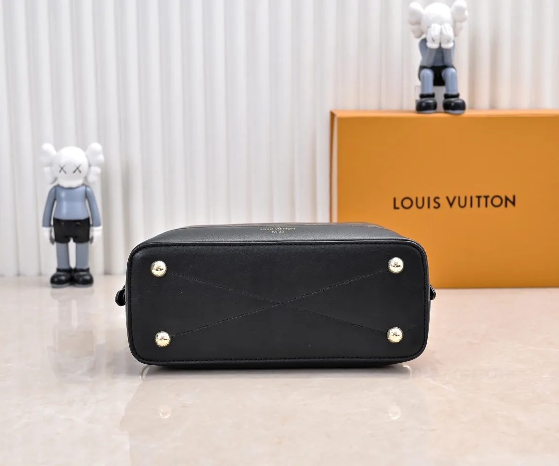 P460 exclusive real shot - upgraded version ‼ ️LV presbyopic leather hand-held crossbody bag, model M68169, with long shoulder strap, 2025 new fashion women's bag shoulder bag presbyopic leather shoulder strap genuine leather handbag, large capacity [strong] size: 28x20x11.5