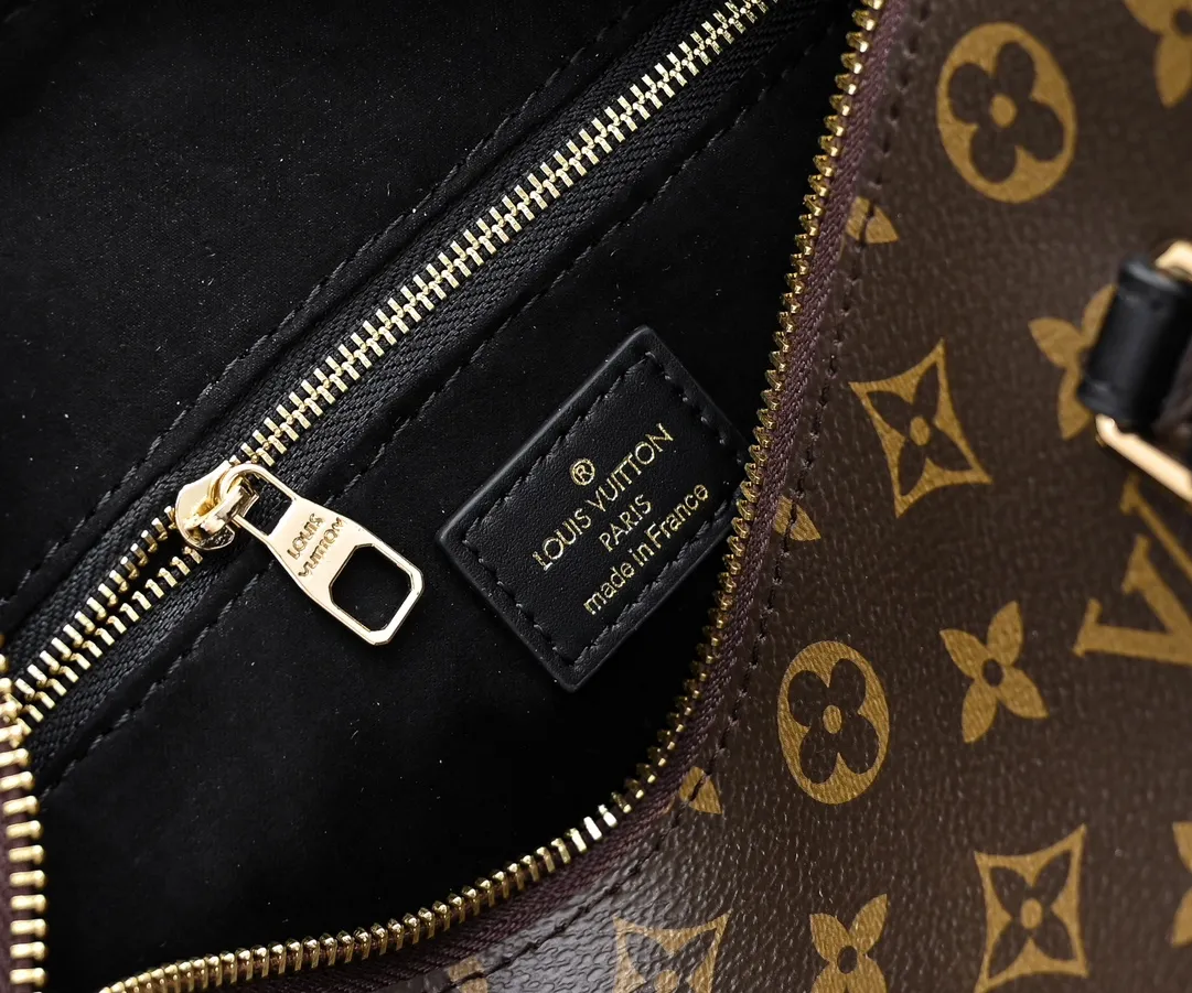 P460 exclusive real shot - upgraded version ‼ ️LV presbyopic leather hand-held crossbody bag, model M68169, with long shoulder strap, 2025 new fashion women's bag shoulder bag presbyopic leather shoulder strap genuine leather handbag, large capacity [strong] size: 28x20x11.5