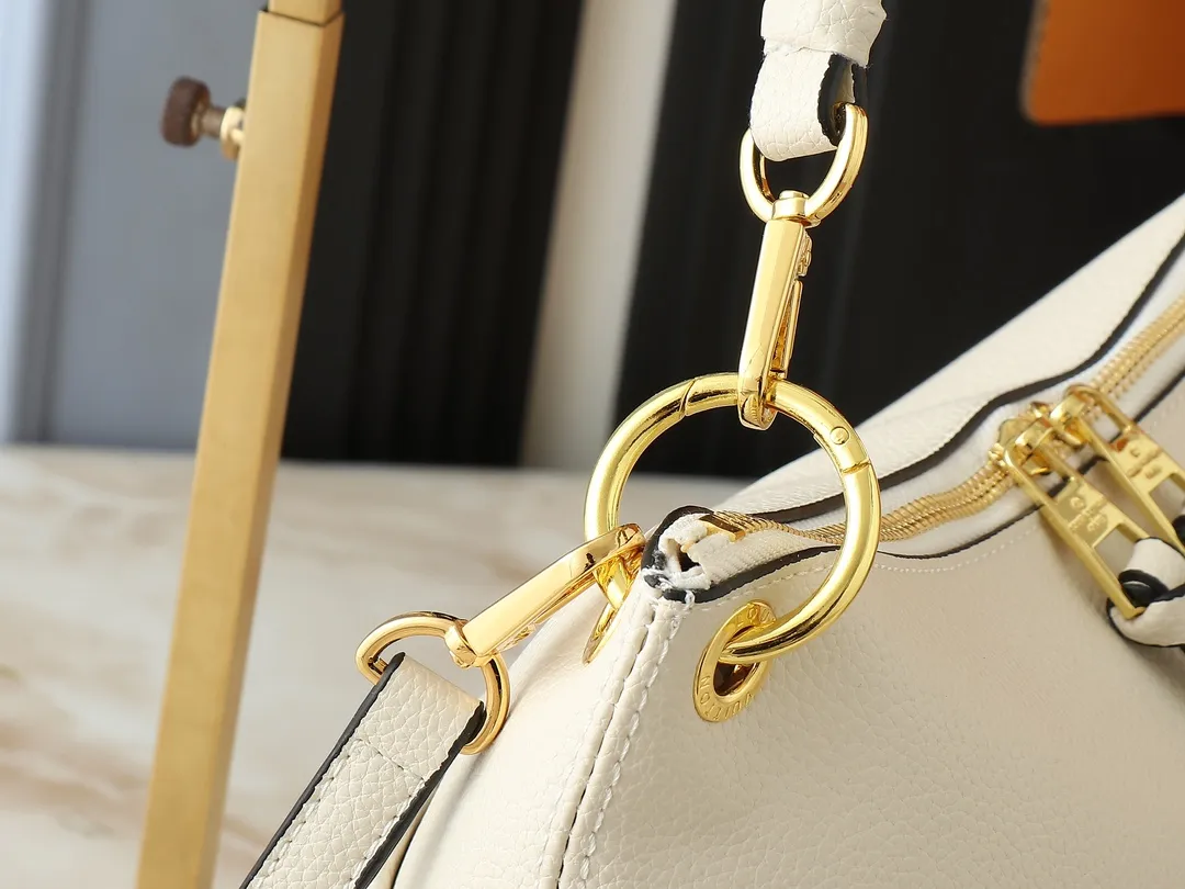 💰240💰Upgraded from the original M45522, 43170. This MONOGRAM canvas material is a new style of Melie handbag, a fashionable must-have item. Veau Cachemire leather material. Full leather embossed woven wrist double bag shopping bag. Lightweight and comfortable to carry. Unique vertical and narrow shape with modern style. Zipper pocket with metal engraved zipper puller for more personality. Size: 33x16x30cm
