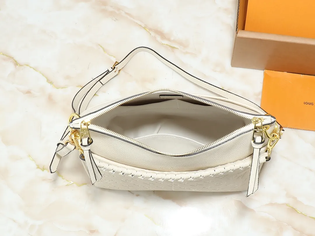 💰240💰Upgraded from the original M45522, 43170. This MONOGRAM canvas material is a new style of Melie handbag, a fashionable must-have item. Veau Cachemire leather material. Full leather embossed woven wrist double bag shopping bag. Lightweight and comfortable to carry. Unique vertical and narrow shape with modern style. Zipper pocket with metal engraved zipper puller for more personality. Size: 33x16x30cm