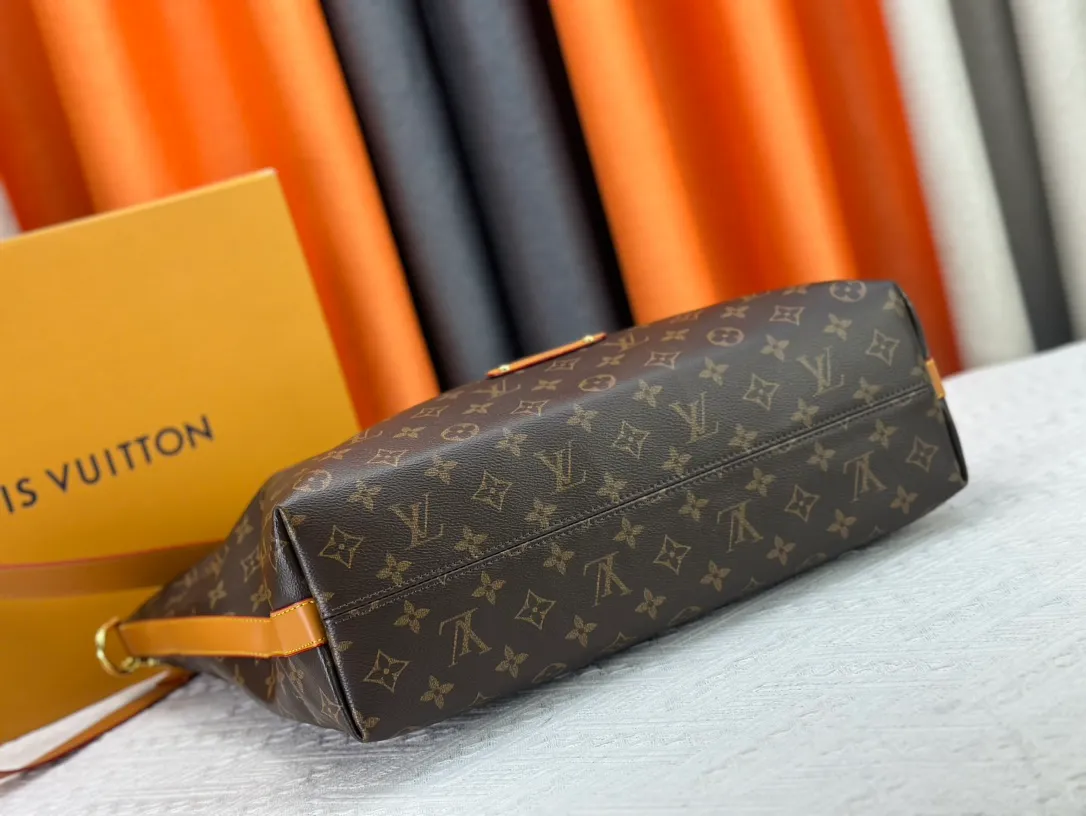 P280 LV METIS handbag M14018 M13986 Smart, intelligent and meticulously crafted, Métis made of Monogram canvas fulfills its promise with its own attitude. With its emphasis on lines and silhouettes, the Métis handbag combines the versatility required of a modern handbag with the elegance and charm of Louis Vuitton's heritage. Two detachable shoulder straps, can be used to carry, carry or carry on the shoulder. Size 48x36x12cm,