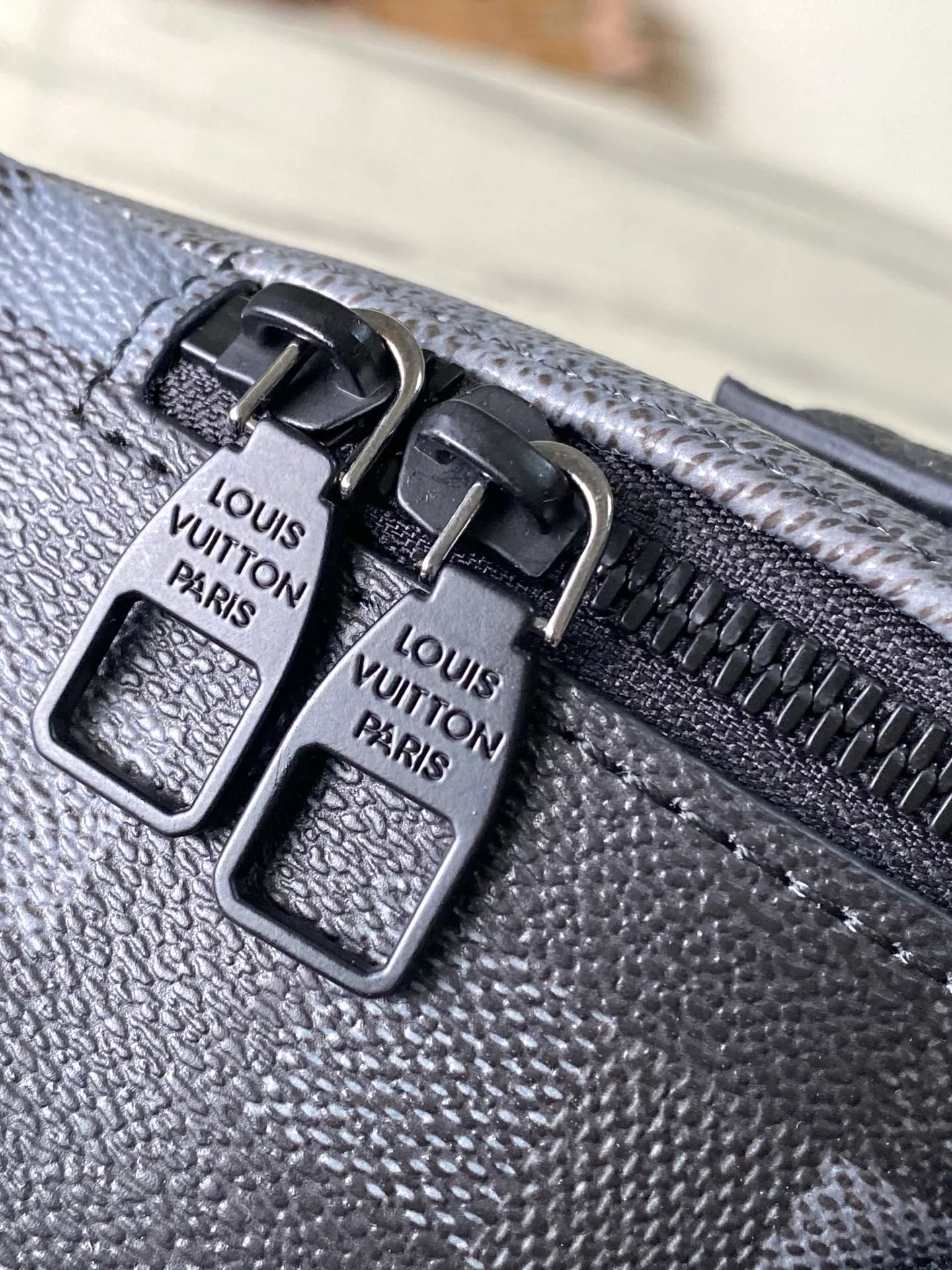 💰820 Top original order M14920 This Rush waist bag is made of Damoflage Black canvas to present a modern and trendy configuration, and the pixelated Damier pattern is laid out on it to create a camouflage effect. Adjustable shoulder strap allows for comfortable waist, shoulder or cross-body wear. Dimensions: 30 × 15 × 8 cm