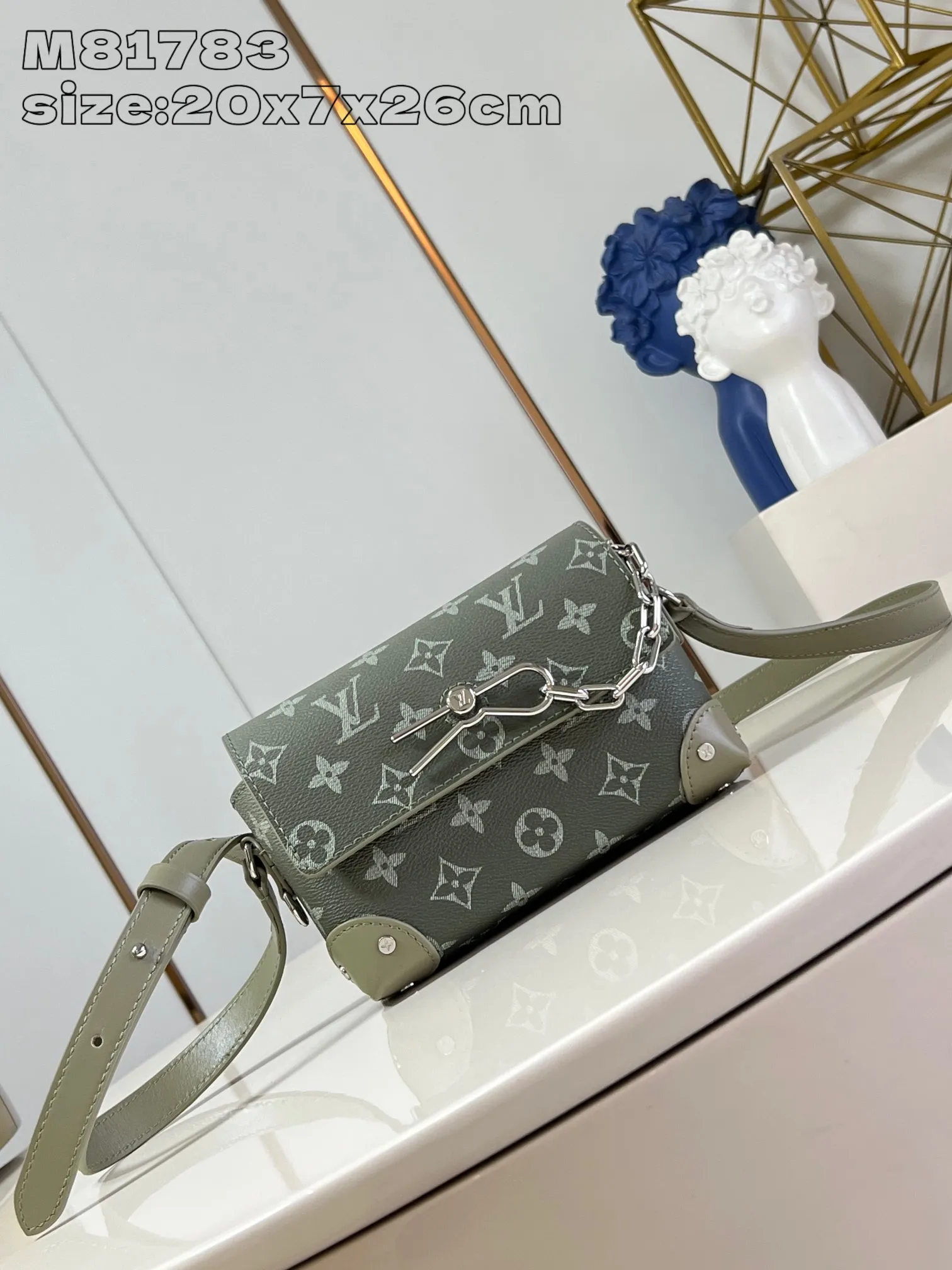 💰820 Top original individual real shot M81783 Gradient】M11543 This Steamer mini handbag is made of Monogram Gradient coated canvas with a gradient effect, and the pin and chain elements pay tribute to the original Steamer handbag. Reinforced corners and rivets recall the brand's hard case design, and the adjustable shoulder strap offers shoulder and cross-body options. 11 x 6.5 x 18 cm (height x width x length)
