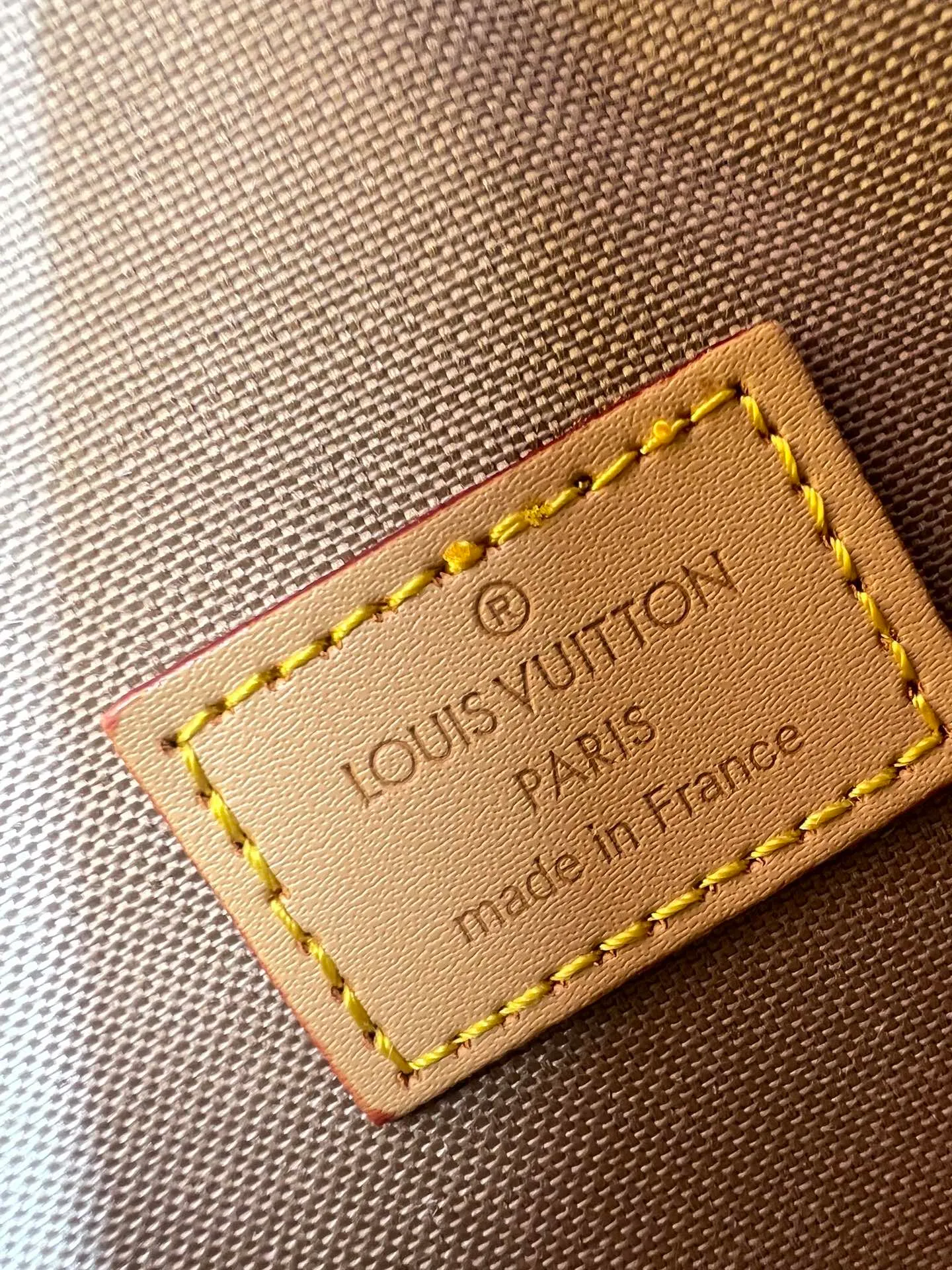 Batch 240💰Upgraded original M83566 M83300 M45985 baguette bag series new Diane handbag Diane satchel is made of Monogram Empreinte, made of the brand's iconic embossed leather. This versatile bag comes with a removable leather shoulder strap that can be worn over the shoulder or by hand, as well as a roomy removable jacquard crossbody bag with 'Louis Vuitton' printed strap. This versatile bag can be styled chic or sporty to match the overall style or mood. Dimensions: 19×10.5×6cm.