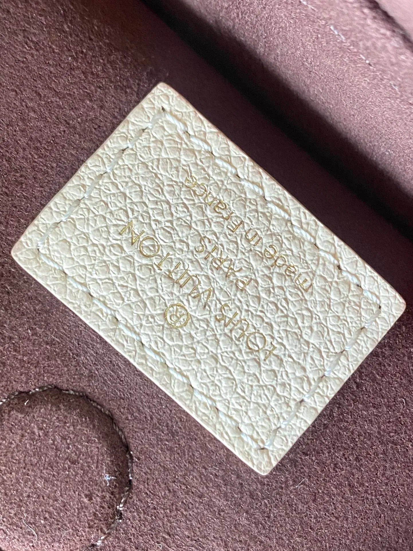 💰1140 (top layer leather) top original order M46495 presbyopic white. Support counter inspection. Photos taken of duty-free goods are consistent with the product without unpacking. This product is an exclusive duty-free product in the market and is the highest-end product. Inspection is supported. This product has passed strict inspection and is flawless. Please wear gloves when touching the product. This product is not returnable or exchangeable. Please confirm the product first and then remove the label on the handle. This product is temporarily not open to the public, only regular customers, and is in short supply. Dimensions: 26 x 18 x 15 cm