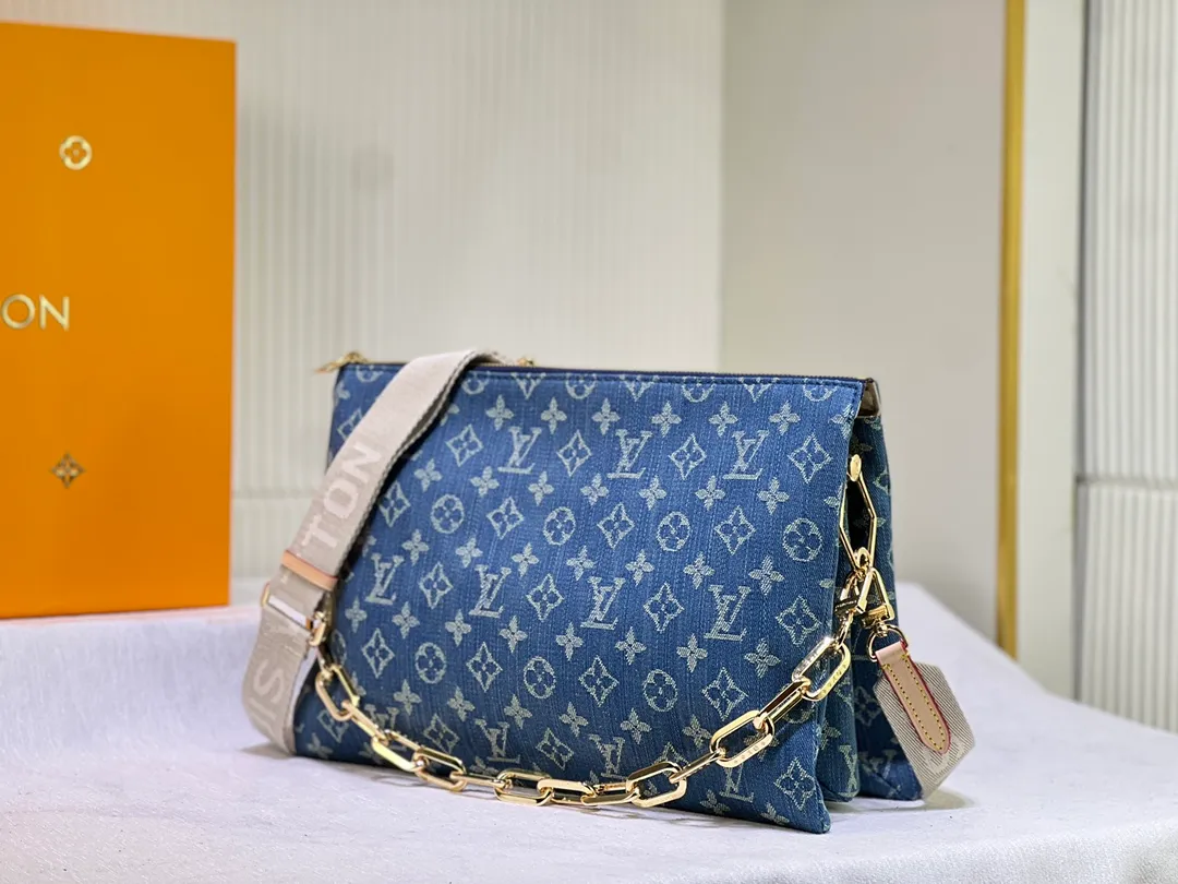 Batch 300💰 Discolored yellow leather Upgraded original M57790 M24564 This Coussin medium handbag is made of new season cotton denim to give it a refreshing atmosphere, and relies on bleaching and sand washing processes to achieve a unique look. With the detachable thick chain and wide fabric shoulder strap, the lightweight carrying experience has been upgraded again. Dimensions: 34x24x12cm