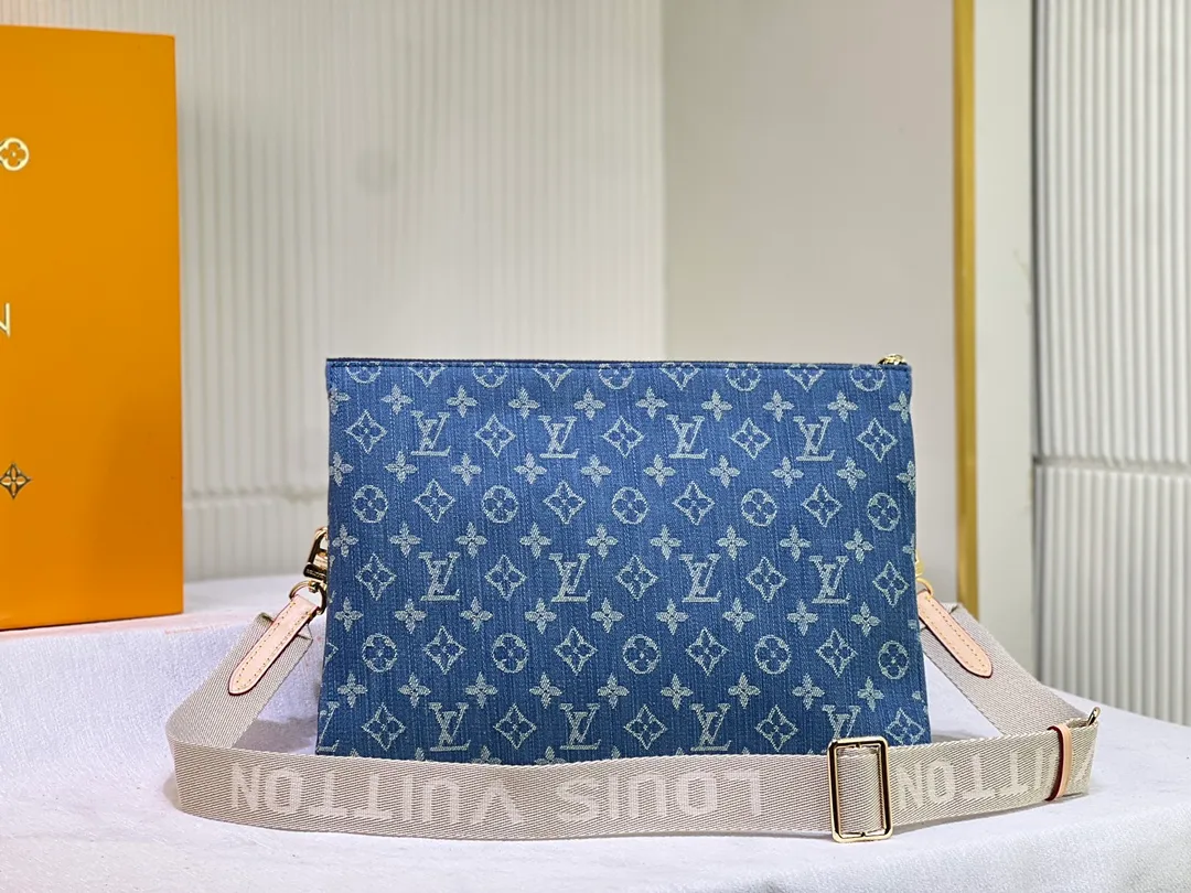 Batch 300💰 Discolored yellow leather Upgraded original M57790 M24564 This Coussin medium handbag is made of new season cotton denim to give it a refreshing atmosphere, and relies on bleaching and sand washing processes to achieve a unique look. With the detachable thick chain and wide fabric shoulder strap, the lightweight carrying experience has been upgraded again. Dimensions: 34x24x12cm