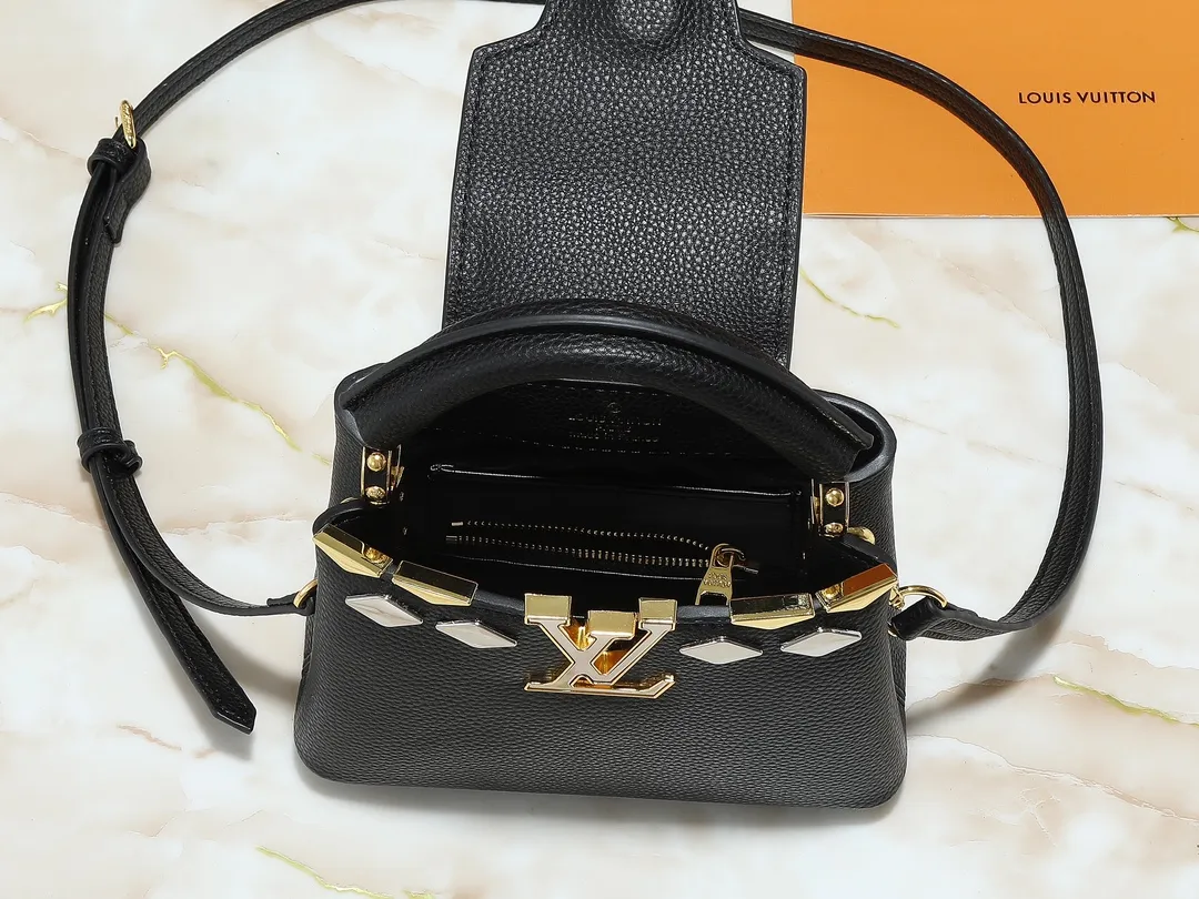 💰380💰Guangzhou goods Upgraded original M12135 M11964 M12751 This Capucines mini handbag is made of Taurillon cow leather, and the upper edge of the Malletage is shaped with shiny diamond-shaped metal elements, highlighting the new design of the season. The flip cover provides two styles: external or internal storage, and the ample compartments inside can accommodate all your travel needs. Dimensions: 21.0 x 13.6 x 8.0 cm (length x height x width)