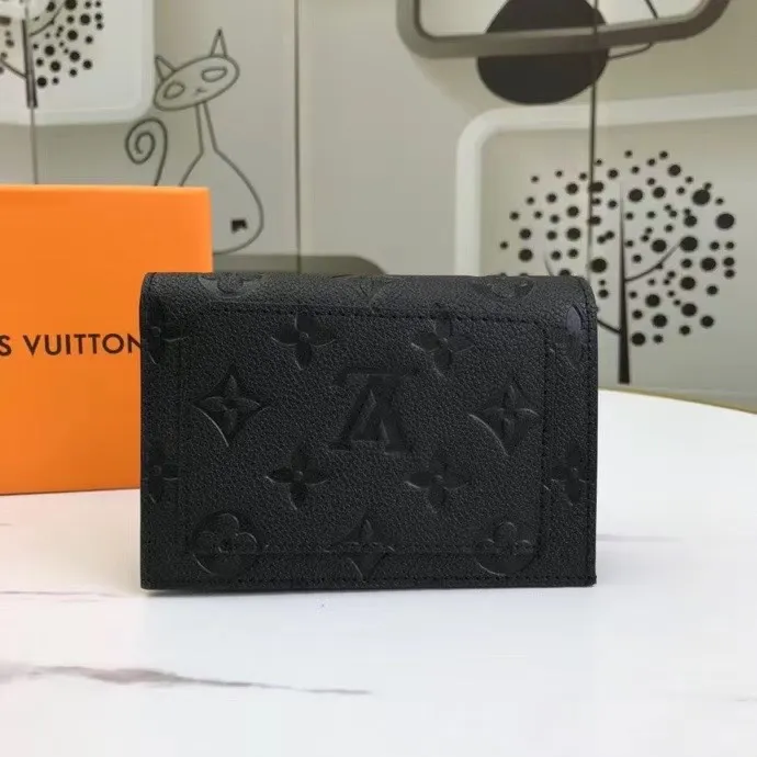 P150M80152 This Cléa wallet is made of Monogram Empreinte soft grained cowhide, embellished with Louis Vuitton's iconic Monogram embossed pattern. It has a stylish design, is exquisite and compact but has a spacious capacity. It is equipped with an external patch pocket, zipper coin pocket, banknote compartment and six credit card slots. Dimensions: 12 x 9 x 3.5 cm (length x height x width