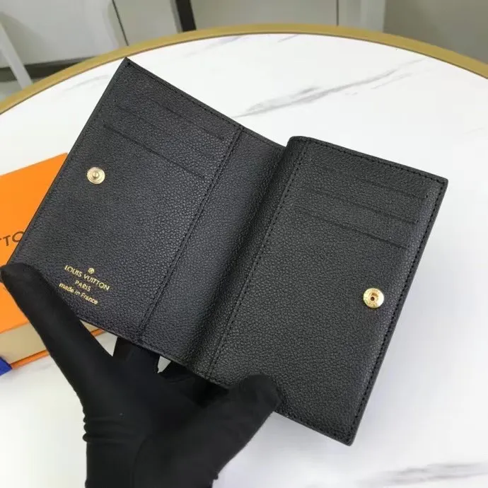 P150M80152 This Cléa wallet is made of Monogram Empreinte soft grained cowhide, embellished with Louis Vuitton's iconic Monogram embossed pattern. It has a stylish design, is exquisite and compact but has a spacious capacity. It is equipped with an external patch pocket, zipper coin pocket, banknote compartment and six credit card slots. Dimensions: 12 x 9 x 3.5 cm (length x height x width