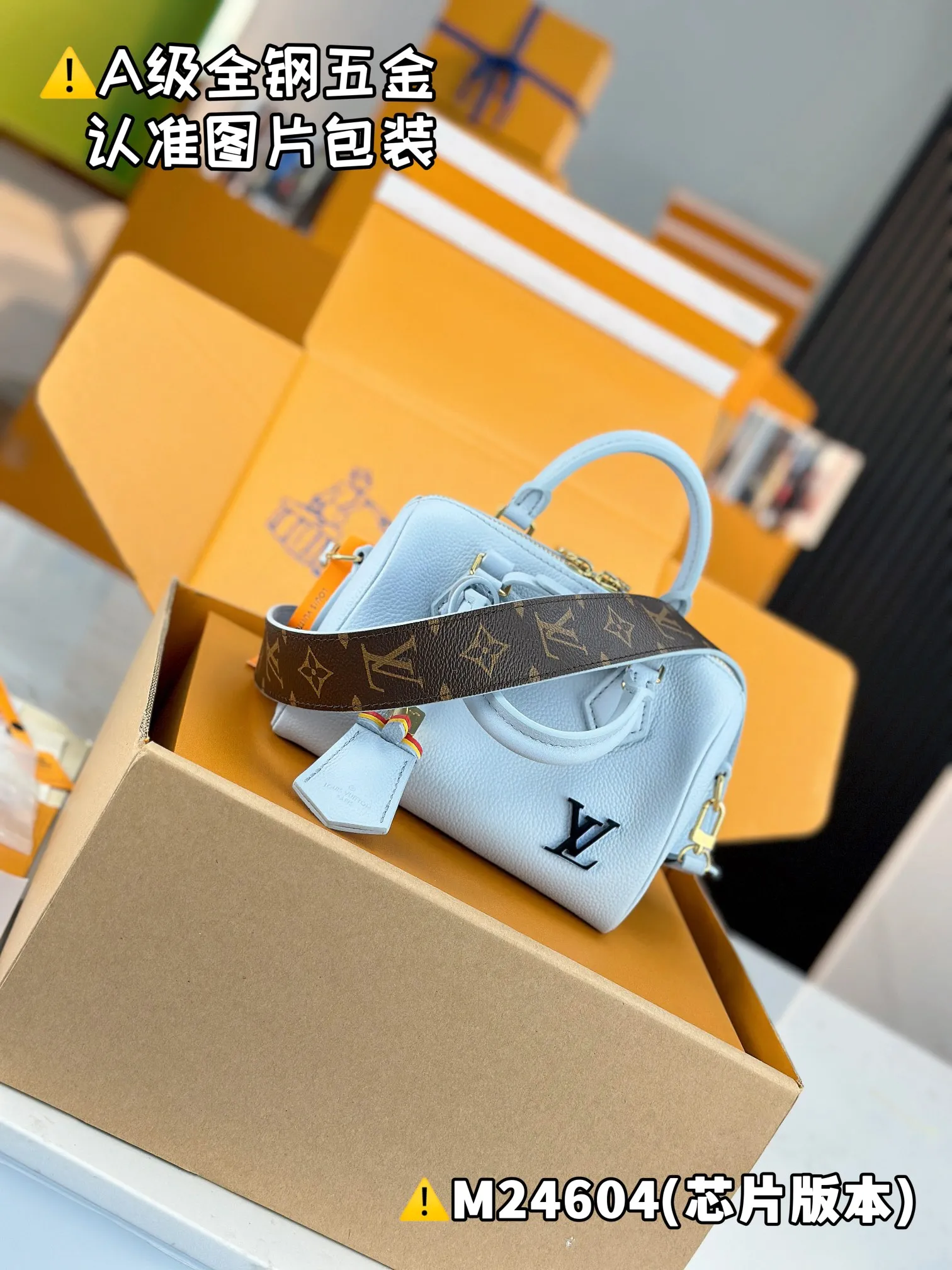 P2240 [Authentic Grade] [Super Grade MB Original Leather] SPEEDY 18 LV&I Olympic Blue Cow Leather Handbag Model: M24604 Material: A+ grade all-steel hardware, imported original leather Packaging: Full set of premium duty-free MB packaging Dimensions: 18.5 x 12.5 x 10.5 cm