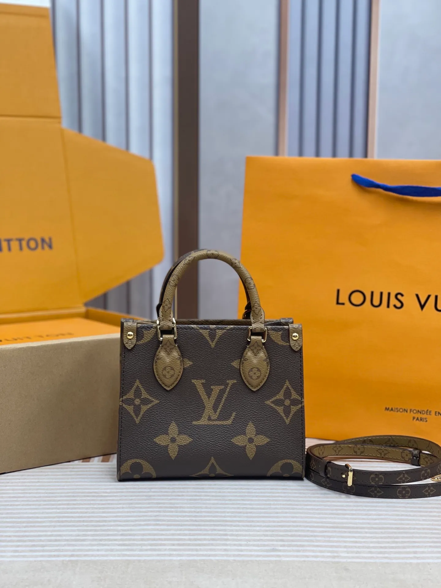 [Upgraded version] P560¥ shipped! 🥰🆕The much-anticipated onthego tote bag mini has arrived, high quality, steel hardware, and gift box🎁Packaging, small and exquisite
