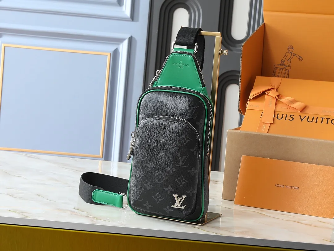 💰240💰Upgraded from the original M25891 M11703 M47137. This Avenue small shoulder bag is made of Monogram Eclipse coated canvas and explores the trendy fun of traveling cross-body with its exquisite configuration. An interior pocket in the main compartment ensures secure storage, while an exterior zippered pocket provides easy access to frequently used items. There is a triangular zipper pocket where the shoulder strap connects to the handbag. 16.0 x 33.0 x 5.7 cm (length x height x width)