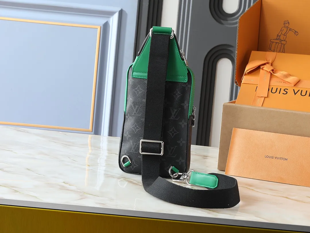 💰240💰Upgraded from the original M25891 M11703 M47137. This Avenue small shoulder bag is made of Monogram Eclipse coated canvas and explores the trendy fun of traveling cross-body with its exquisite configuration. An interior pocket in the main compartment ensures secure storage, while an exterior zippered pocket provides easy access to frequently used items. There is a triangular zipper pocket where the shoulder strap connects to the handbag. 16.0 x 33.0 x 5.7 cm (length x height x width)