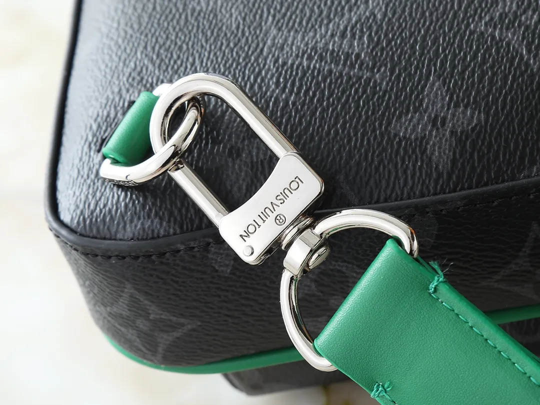 💰240💰Upgraded from the original M25891 M11703 M47137. This Avenue small shoulder bag is made of Monogram Eclipse coated canvas and explores the trendy fun of traveling cross-body with its exquisite configuration. An interior pocket in the main compartment ensures secure storage, while an exterior zippered pocket provides easy access to frequently used items. There is a triangular zipper pocket where the shoulder strap connects to the handbag. 16.0 x 33.0 x 5.7 cm (length x height x width)