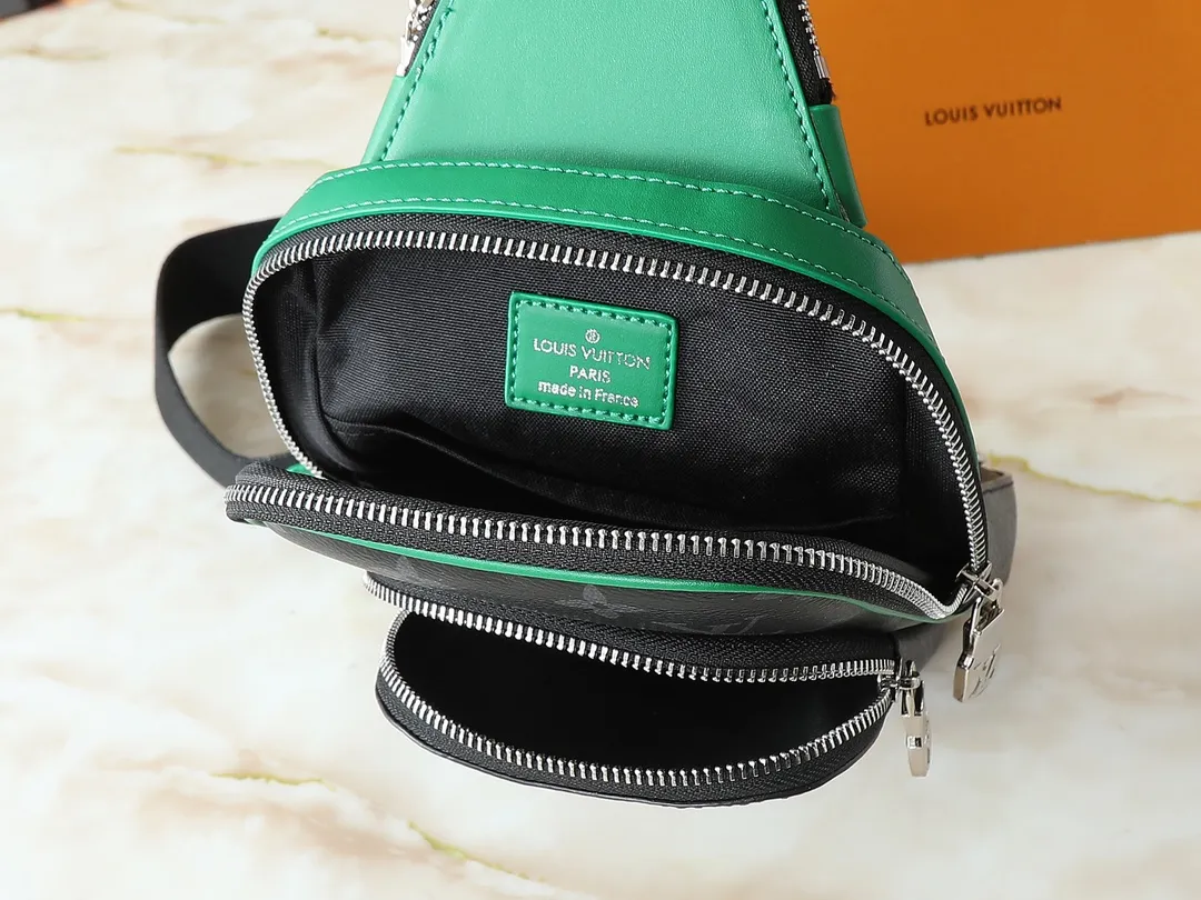 💰240💰Upgraded from the original M25891 M11703 M47137. This Avenue small shoulder bag is made of Monogram Eclipse coated canvas and explores the trendy fun of traveling cross-body with its exquisite configuration. An interior pocket in the main compartment ensures secure storage, while an exterior zippered pocket provides easy access to frequently used items. There is a triangular zipper pocket where the shoulder strap connects to the handbag. 16.0 x 33.0 x 5.7 cm (length x height x width)
