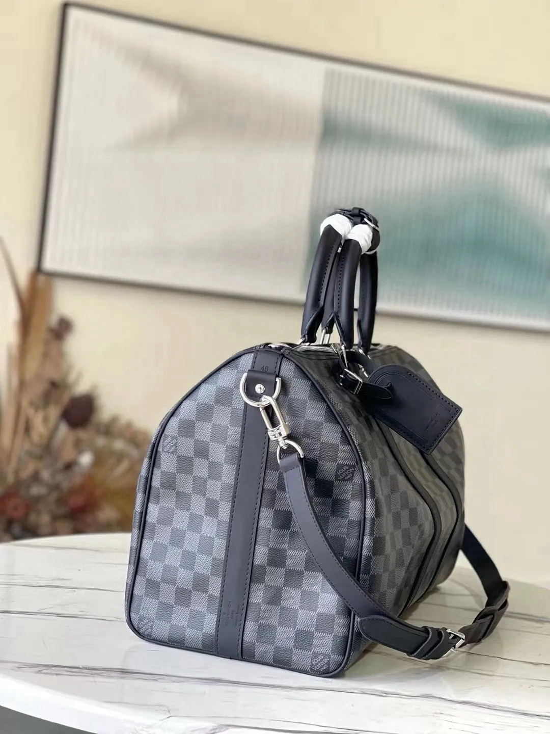 💰960 (size 45) top original order N41418 black grid with spacious capacity and flexible use. Durable, safe and reliable. Fashionable style, mature and stable. Features a secure double zipper and padlock, making it perfect for business or pleasure. Dimensions: 45 × 27 × 20 cm.