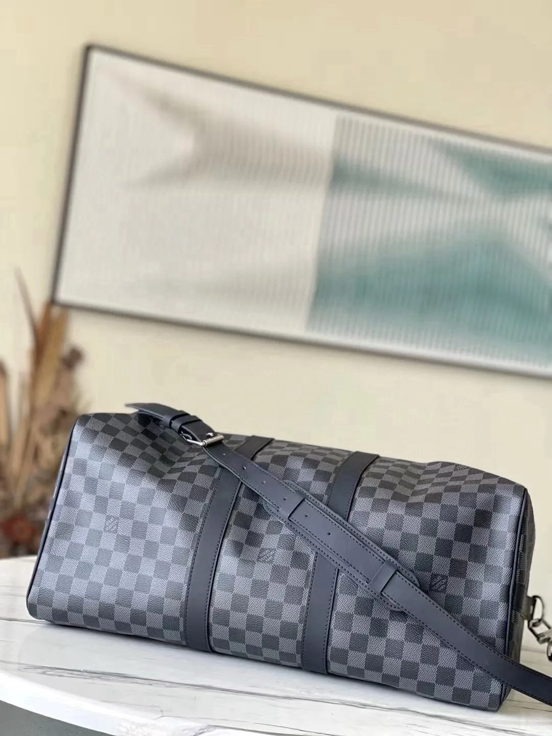 💰960 (size 45) top original order N41418 black grid with spacious capacity and flexible use. Durable, safe and reliable. Fashionable style, mature and stable. Features a secure double zipper and padlock, making it perfect for business or pleasure. Dimensions: 45 × 27 × 20 cm.