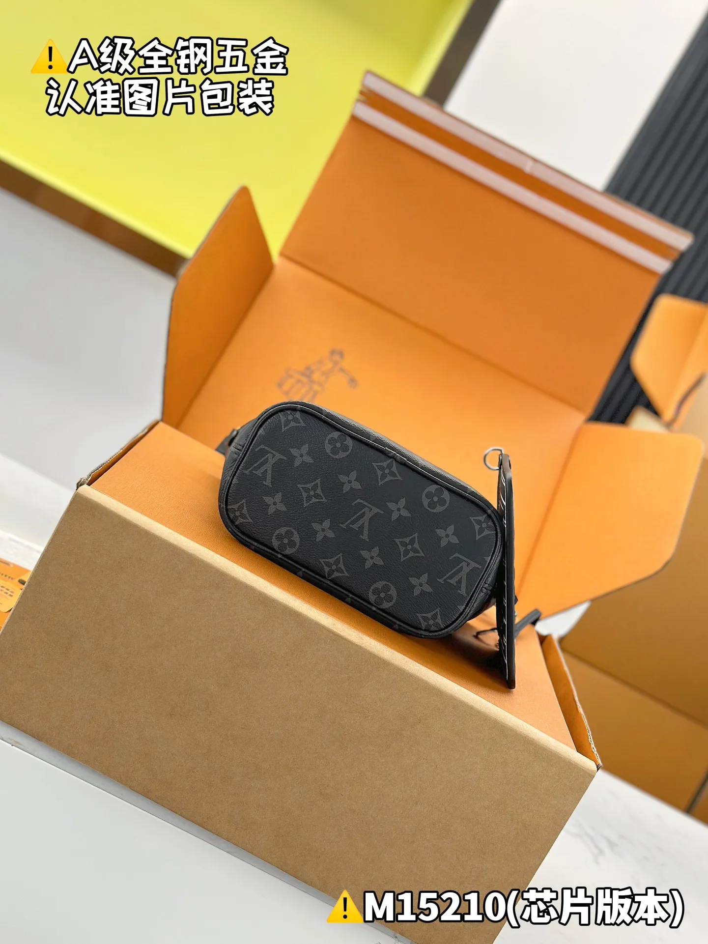 Internal price P1880 [Super grade MB high elastic fabric] NEVERFULL lNSlDE OUT BB handbag Model: M15210 Material: A+ grade all-steel hardware, imported high elastic fabric Packaging: Full set of special grade duty-free MB packaging Dimensions: 9 x 14 x 24 cm (height x width x length)