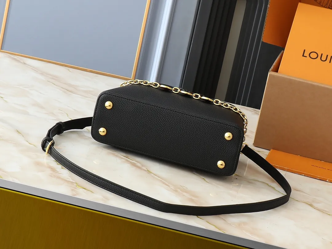 💰400💰Guangzhou goods Upgraded original M00014 M00013 M00015 [New size] This Capucines new size handbag shows soft beauty: Taurillon leather bag body with light-colored flap and top handle, enamel Monogram flower chain can also achieve a shoulder-carrying experience. Wear the slim leather strap to explore more styling possibilities. Dimensions 27 x 17.3 x 9 cm (length x height x width)